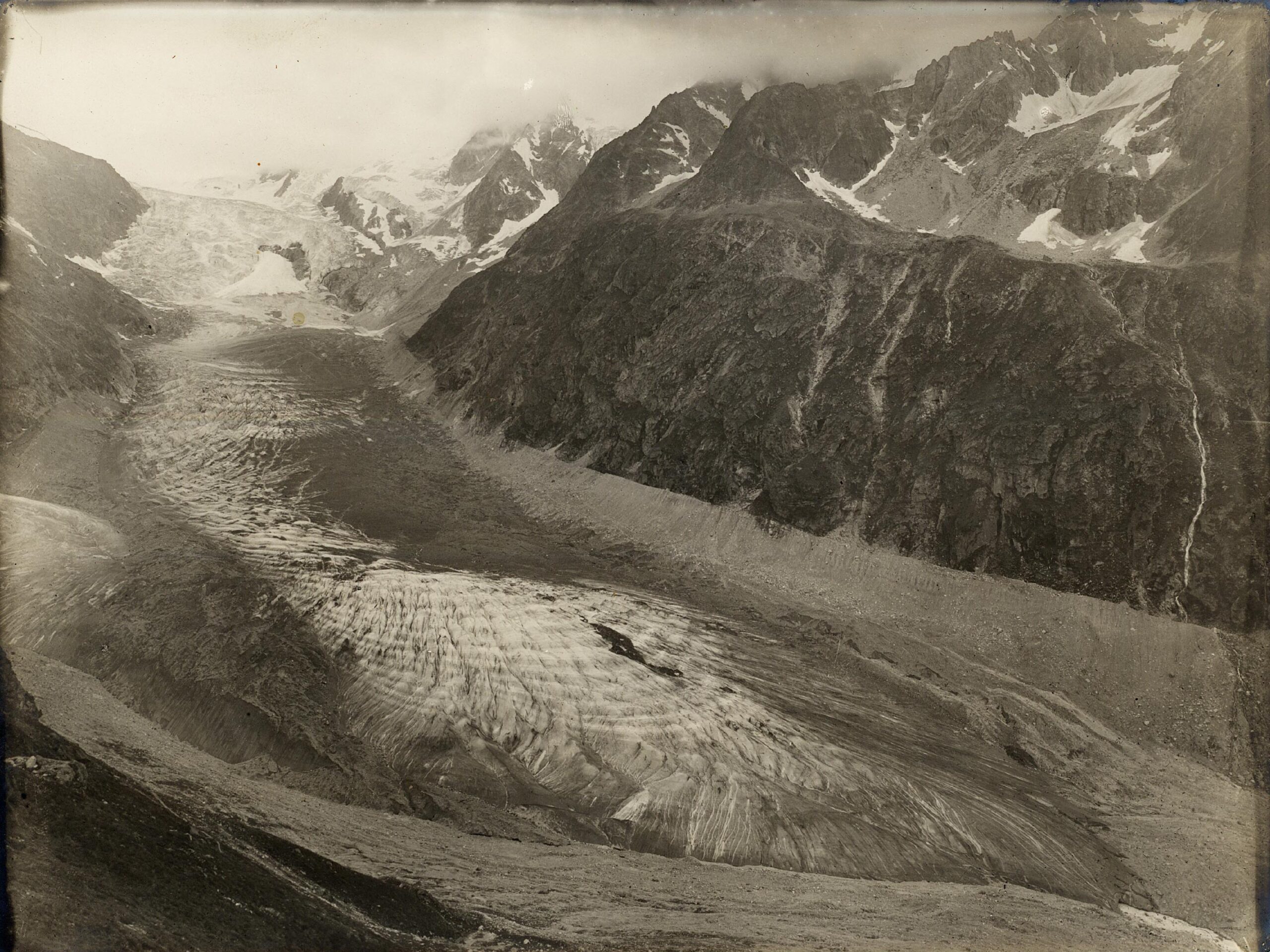 Ferpècle (far left) and Mont Miné glaciers in 1902. Source: Library ETH Zürich.