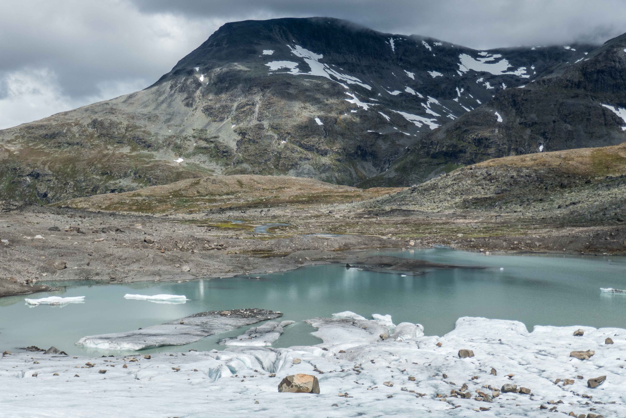 Voorland van de Styggedalsbreen vanaf de gletsjer, juli 2020.