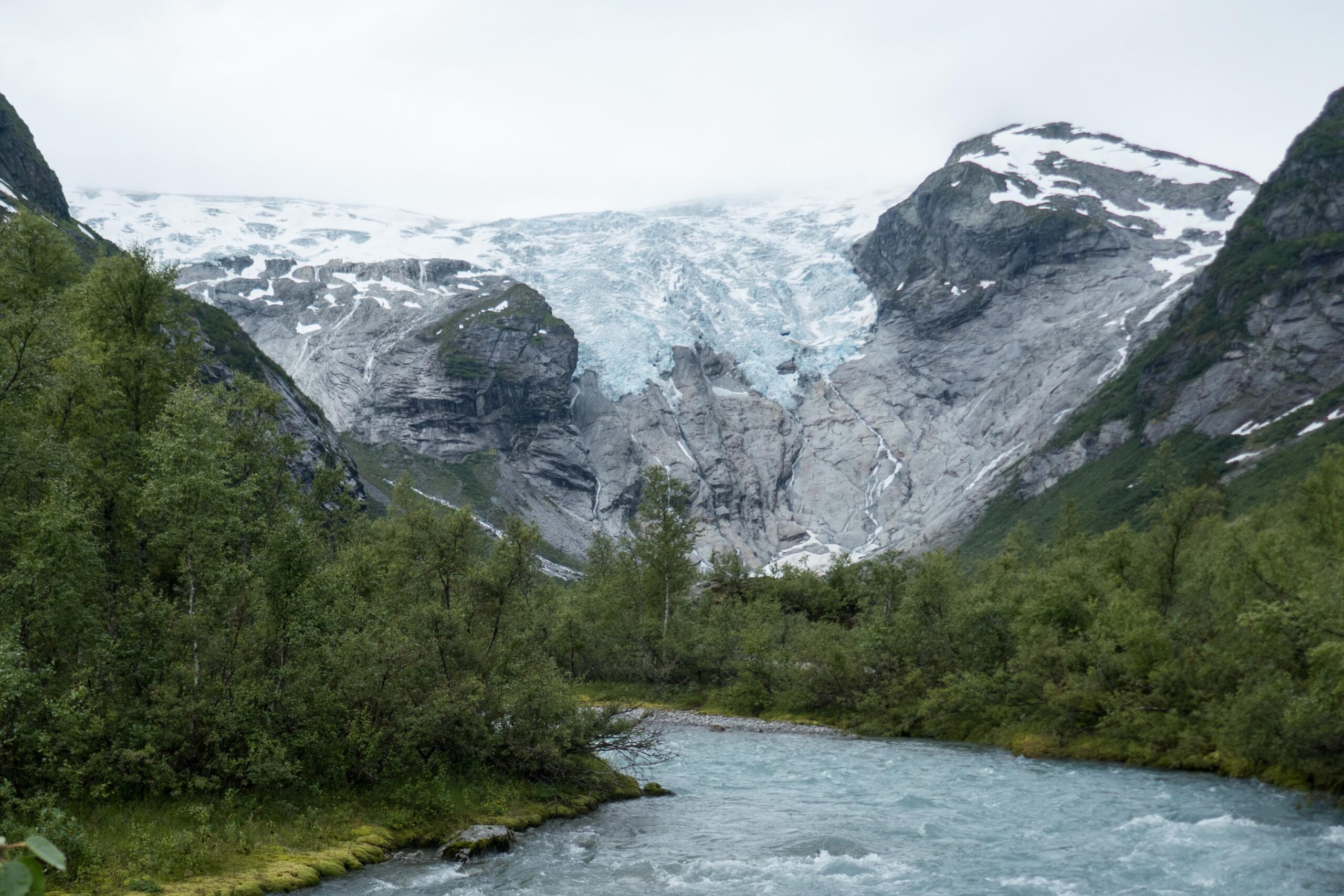 Bergsetbreen in 1907 en 2020. Bron: Universiteitsbibliotheek Bergen, fotograaf John Bernhard Rekstad.