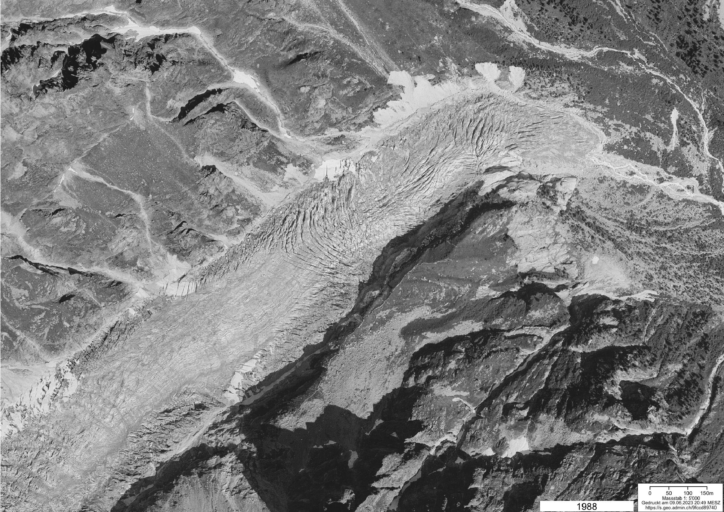 De tong van de Glacier de Saleinaz in 1988 (links) en 2020. Bron: swisstopo Zeitreise.