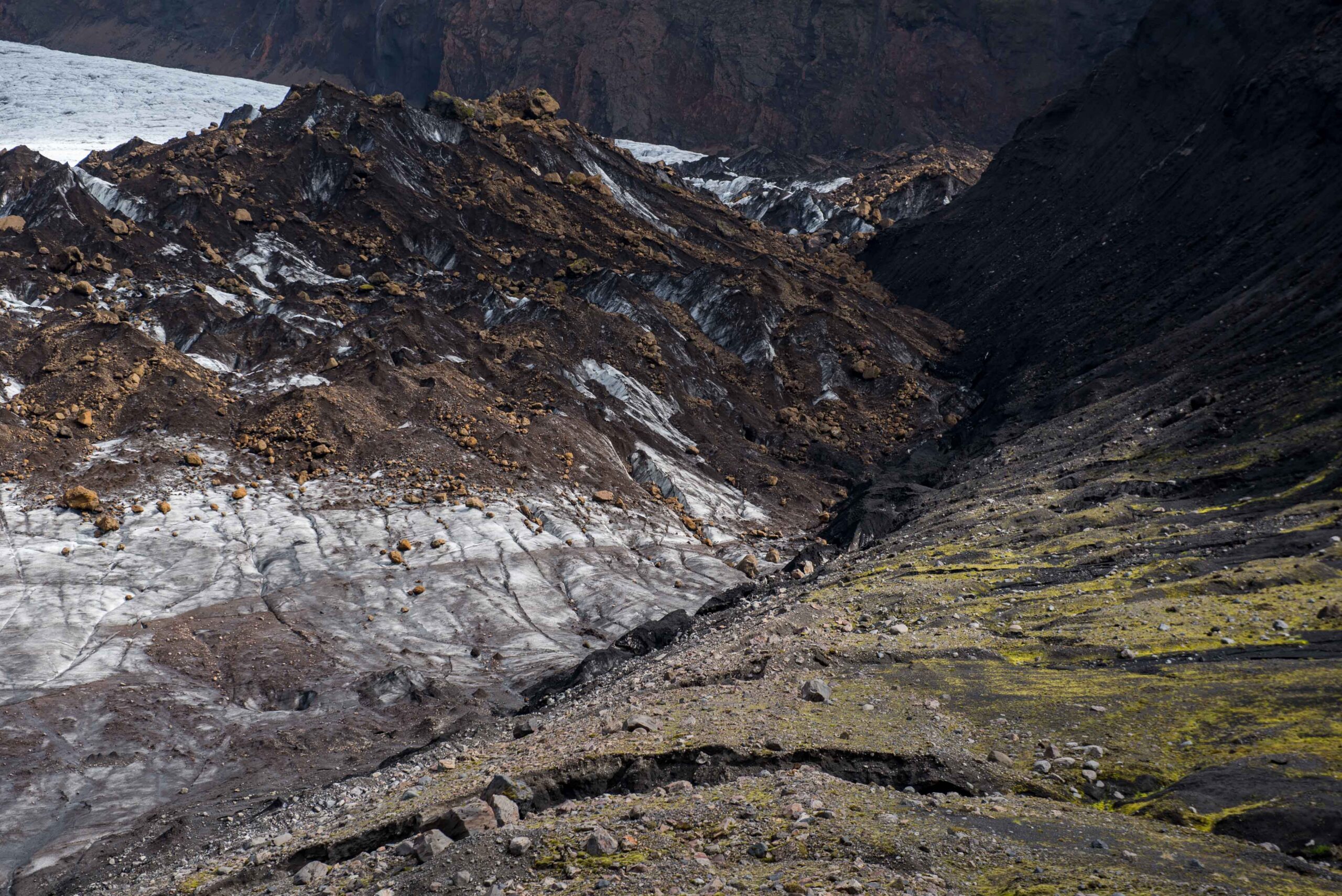 Stones partly cover the glacier, July 2023.