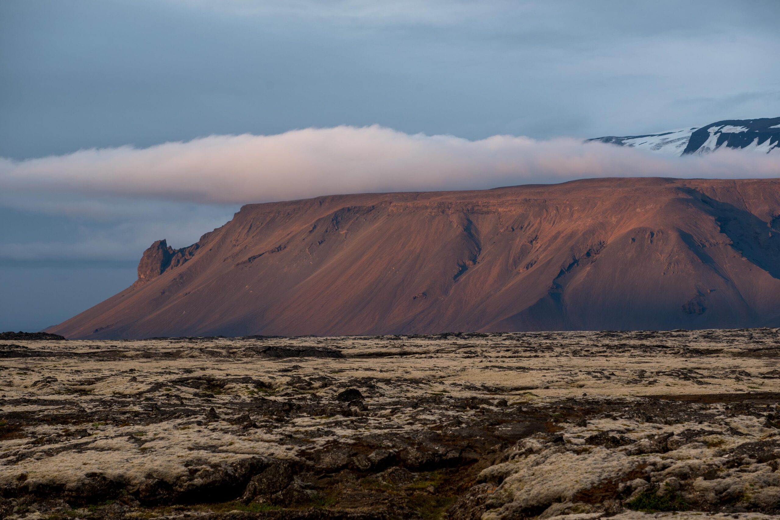 Eiríksjökull met steile hellingen in het avondlicht, juli 2023.