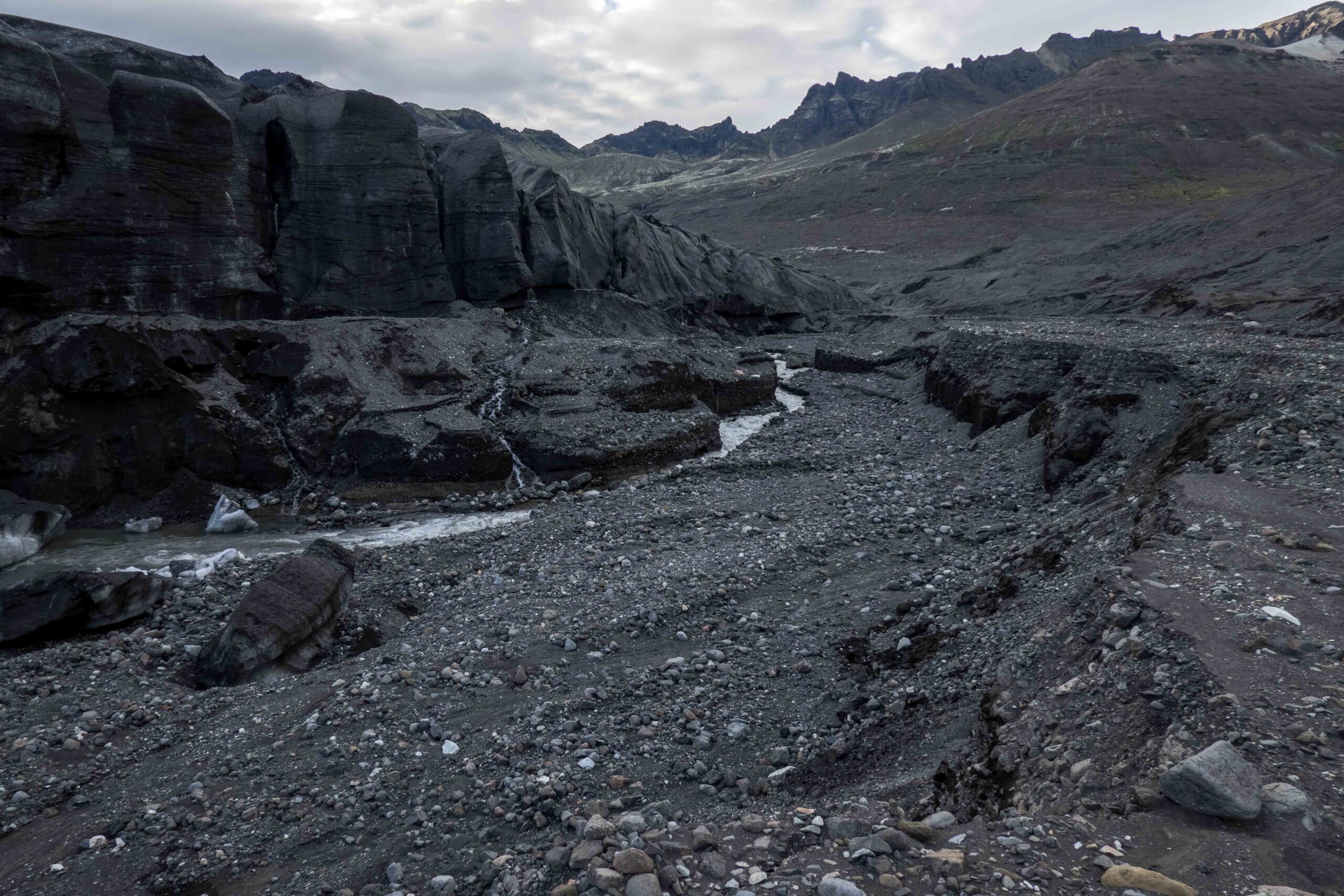 Location of the disappeared ice-dammed lake, June 2023. The black wall on the left side is Skeiðarárjökull.