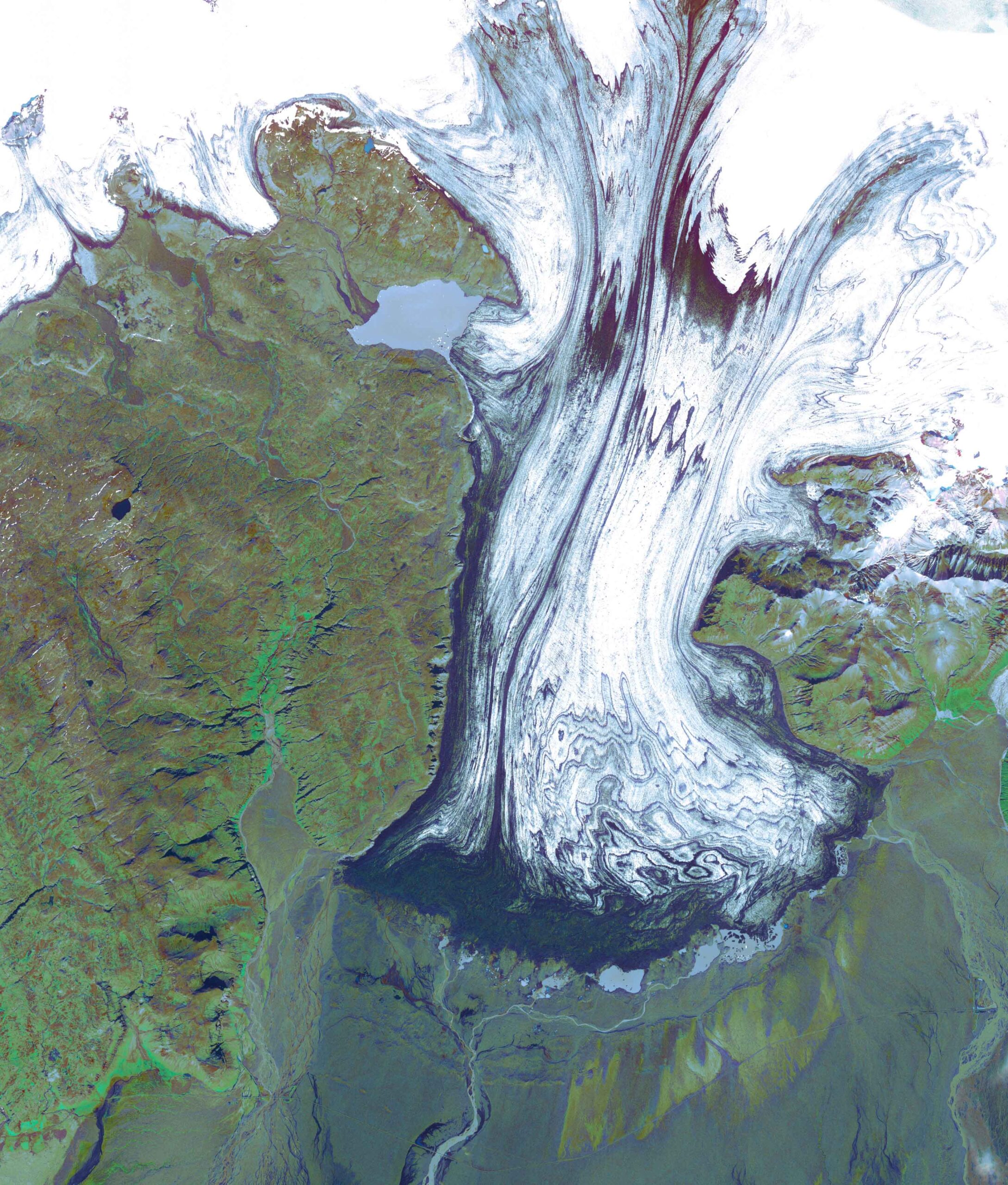 Satellietbeeld van de Skeiðarárjökull met midden bovenaan het Grænalón, circa 2002. Bron: Landmælinga Íslands.