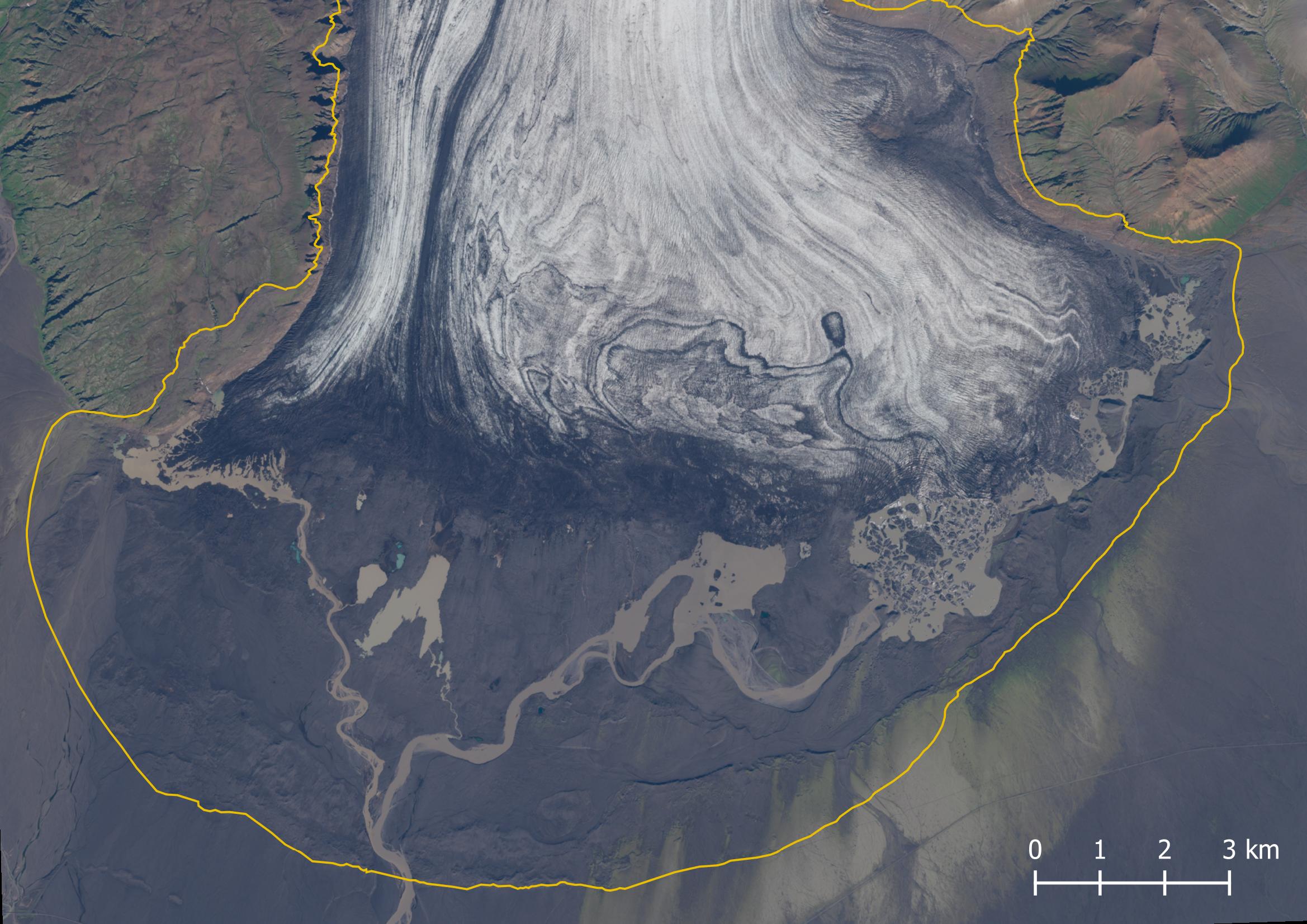Satellietbeeld van de Skeiðarárjökull, september 2022. In geel is de maximale gletsjeromvang rond 1890-1900 weergegeven (bron).