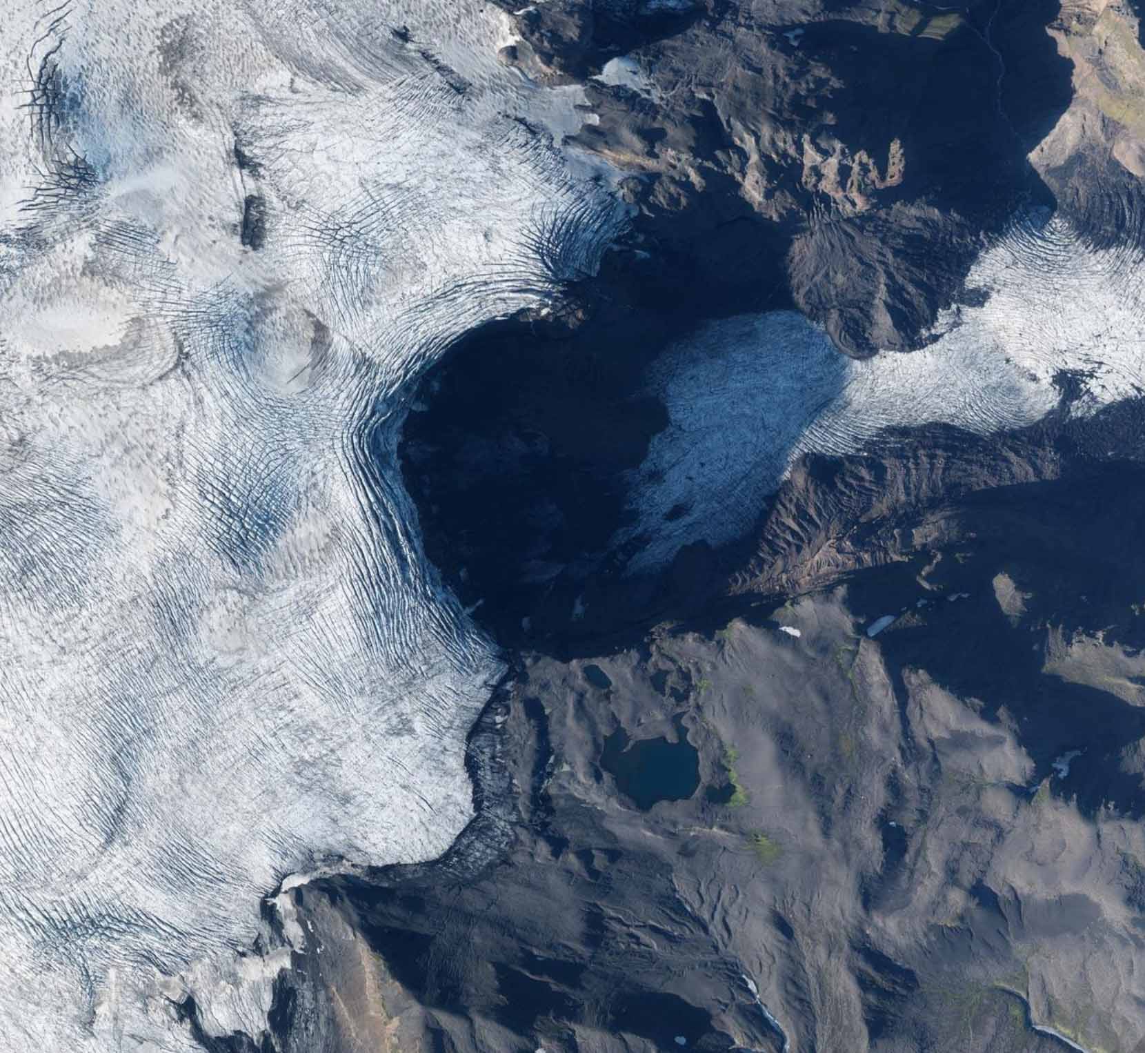 Huldujökull in 1996 (links) en 2020. Bron: Landmælingar Íslands.