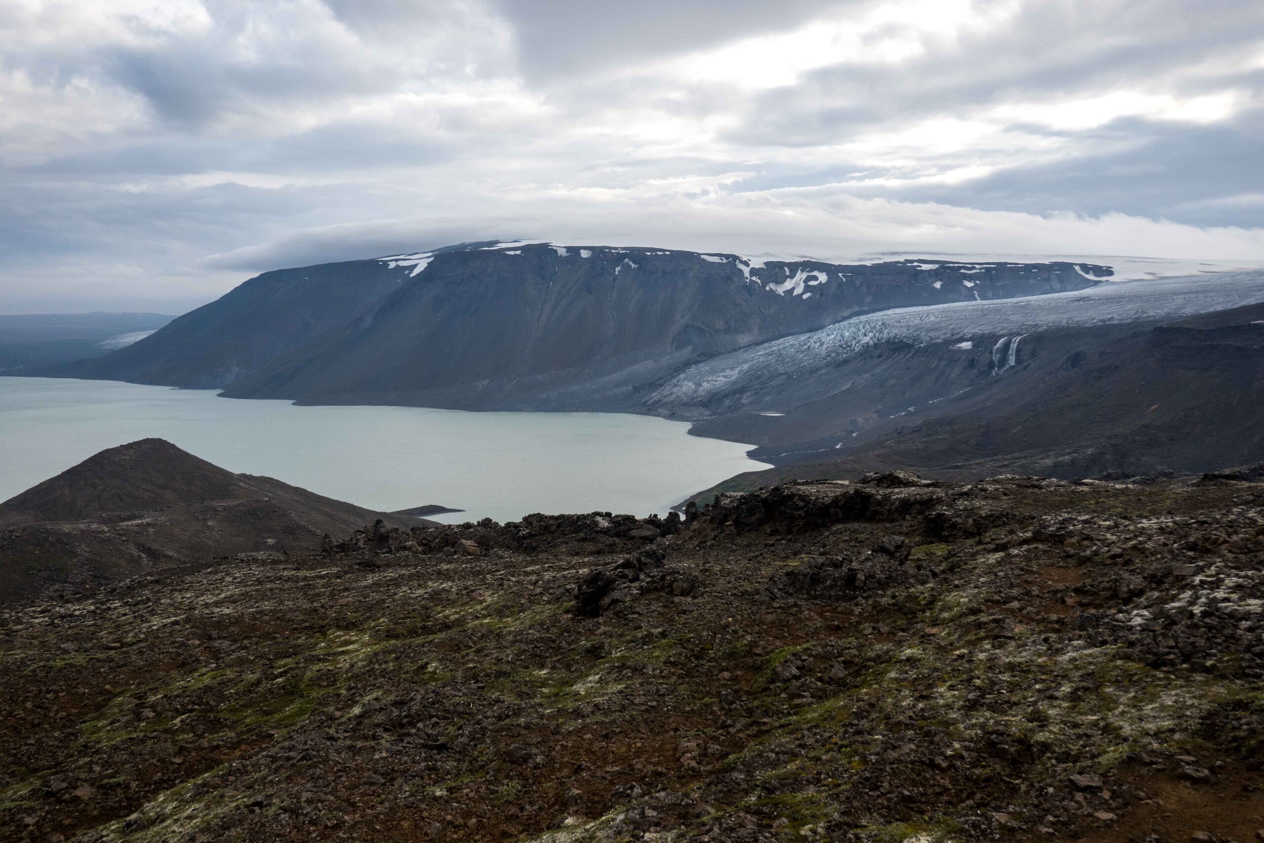Het Hvítárvatn met de Norðurjökull en een glimp van Suðurjökull (links), juli 2023.