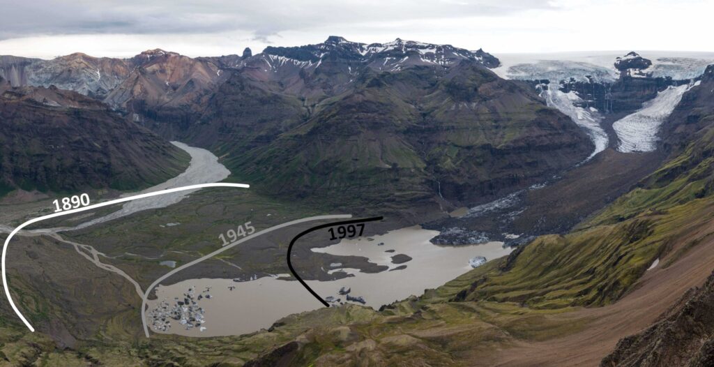 Lines demarcating Morsárjökull's extent in 1890 (white), 1945 (grey) and 1997 (black). View from Kristínartindar, June 2023.
