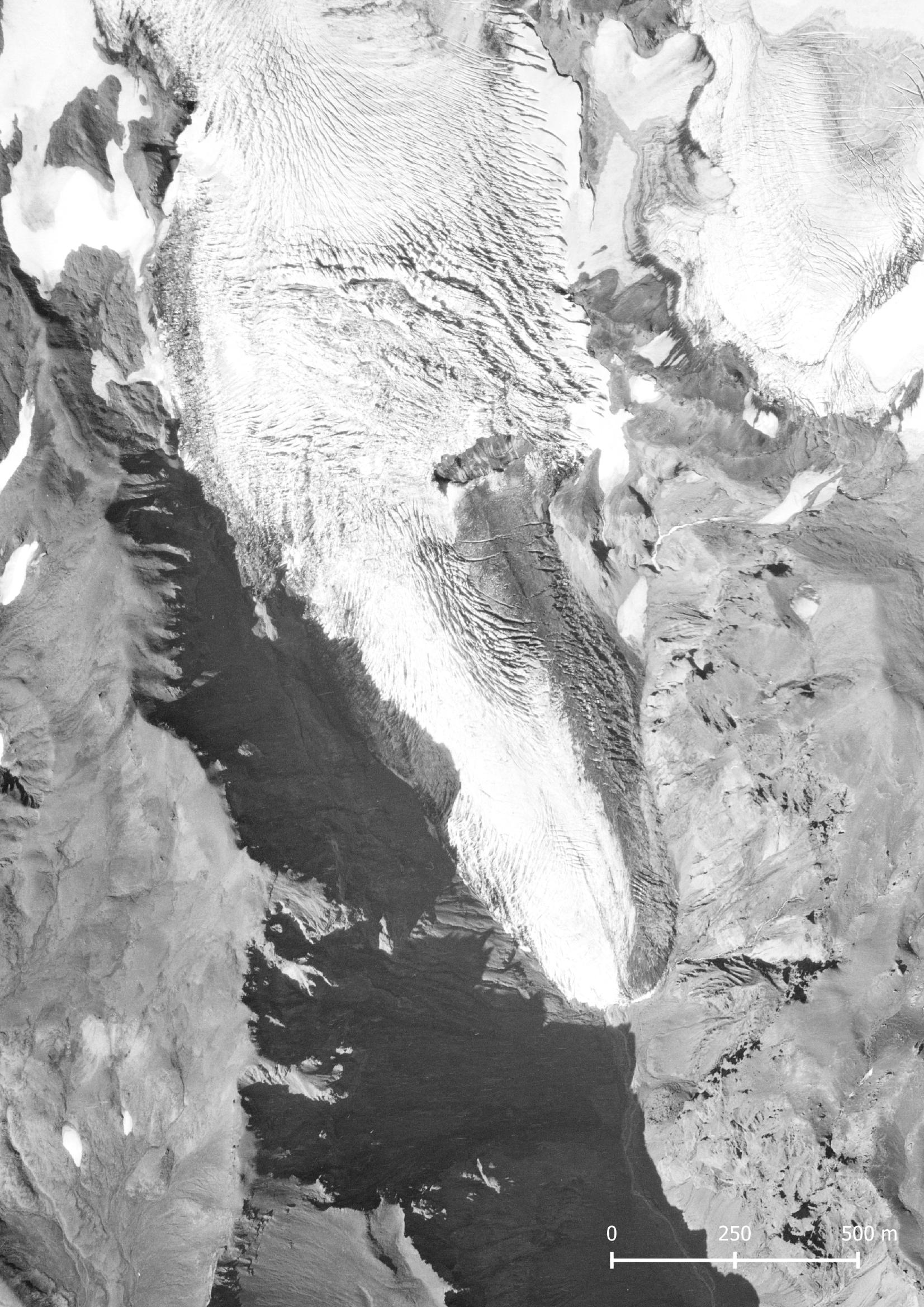 De Hafursárjökull in 1984 (links) en 2019. Bron: Landmælingar Íslands en Google Satellite.