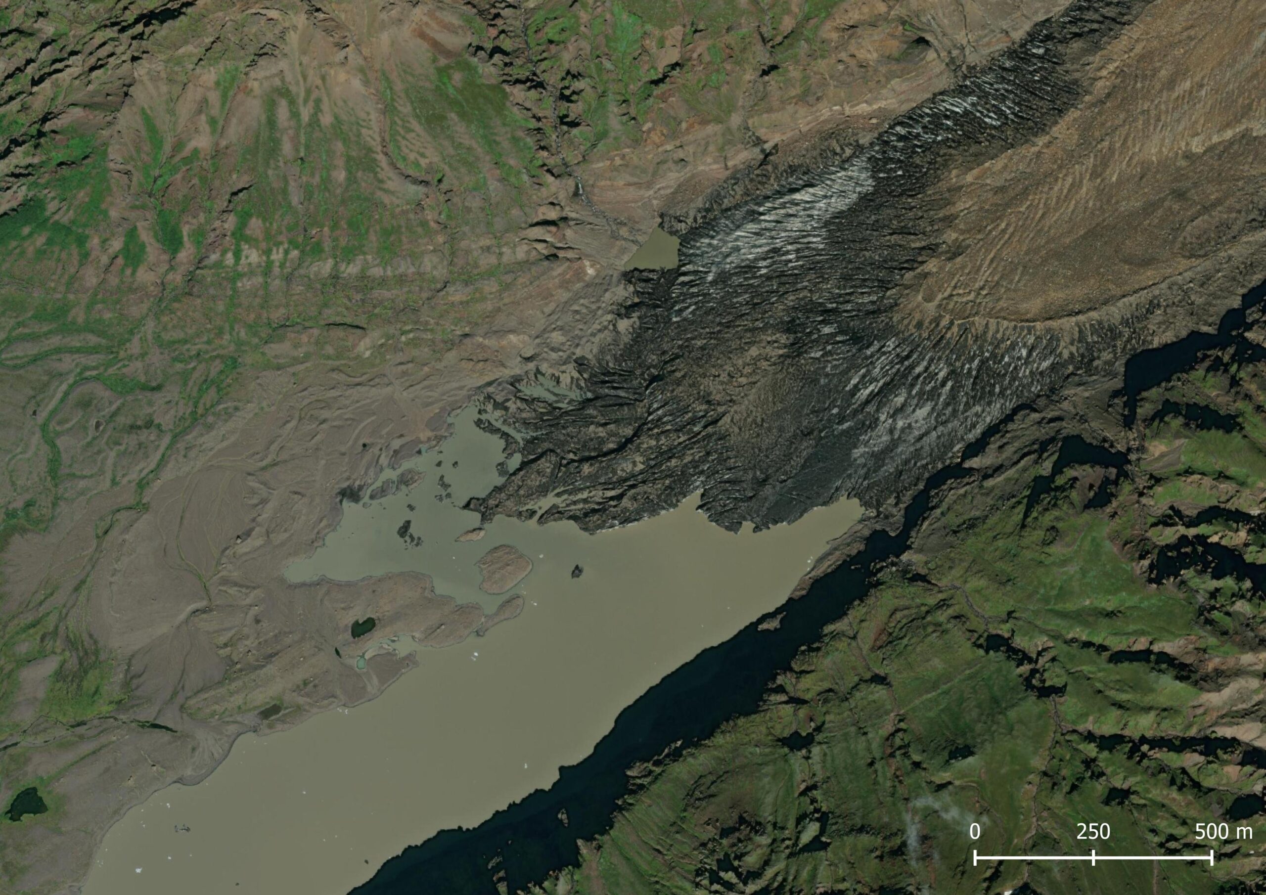 De Morsárjökull in 1997 (links: Landmælingar Íslands) en 2020 (ESRI satellite).