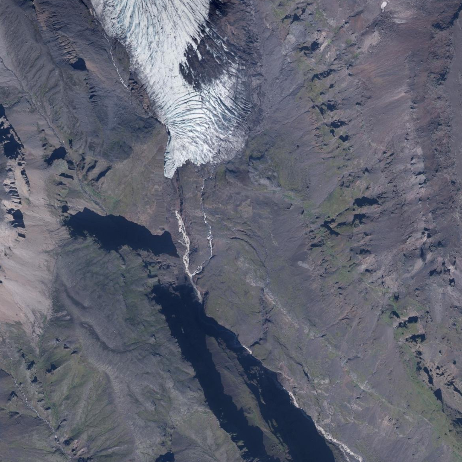 De Hólárjökull in 1980 (links) en 2021. Bron: landmælingar Íslands.