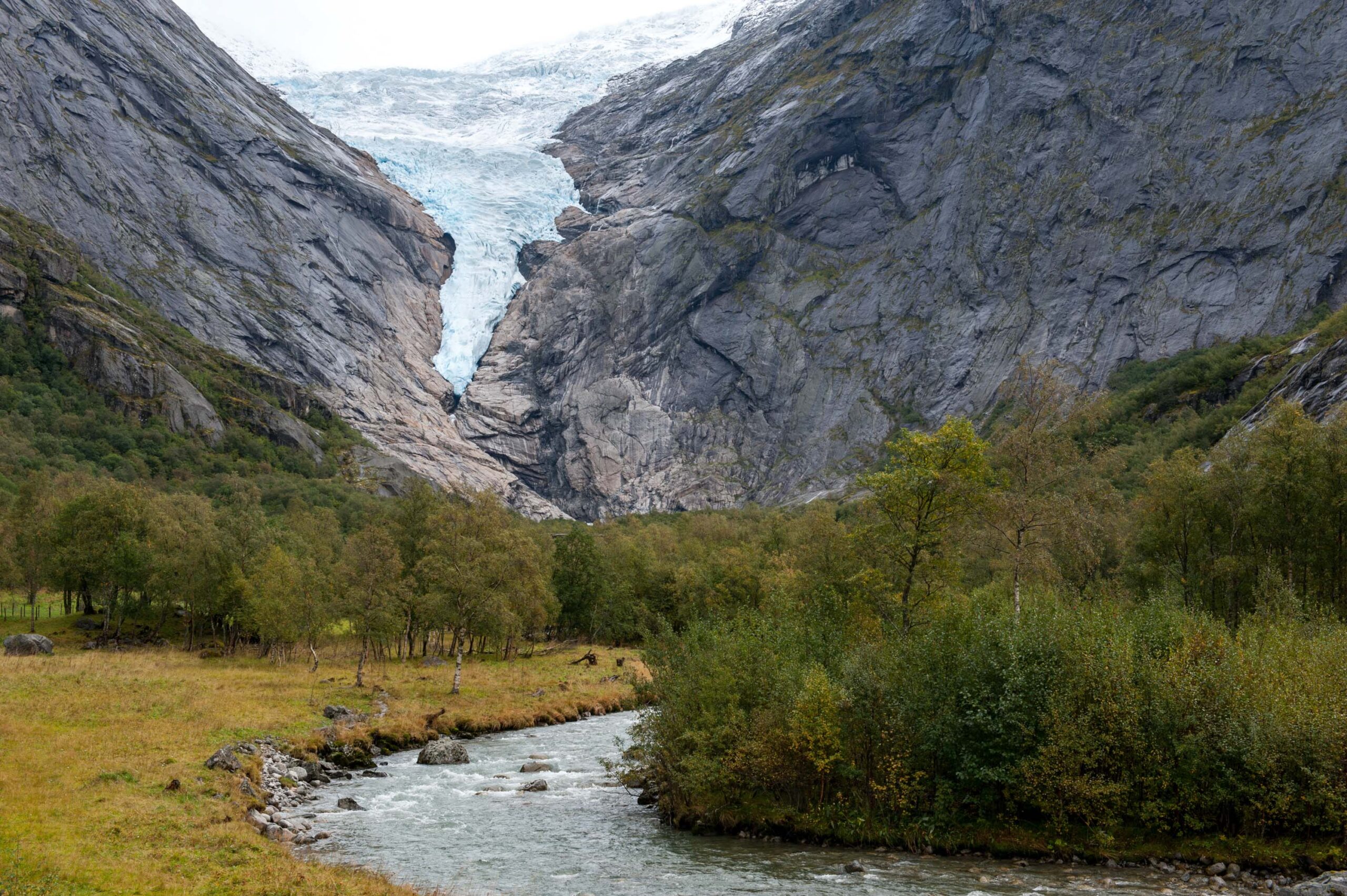 De Briksdalsbreen is veel kleiner dan twintig jaar geleden.