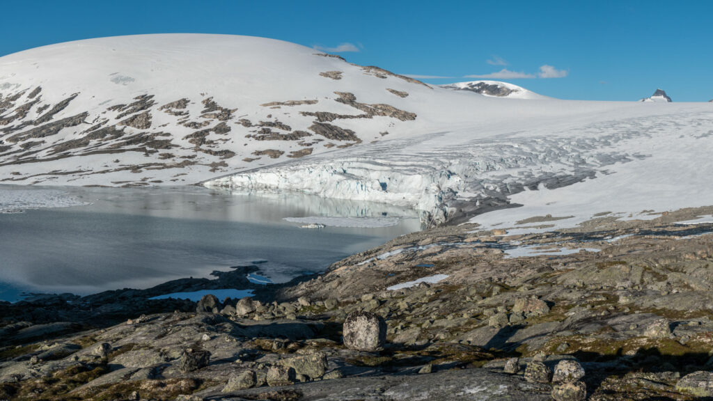 Austdalsbreen met de ronde berg Austdalsnuten, augustus 2020.