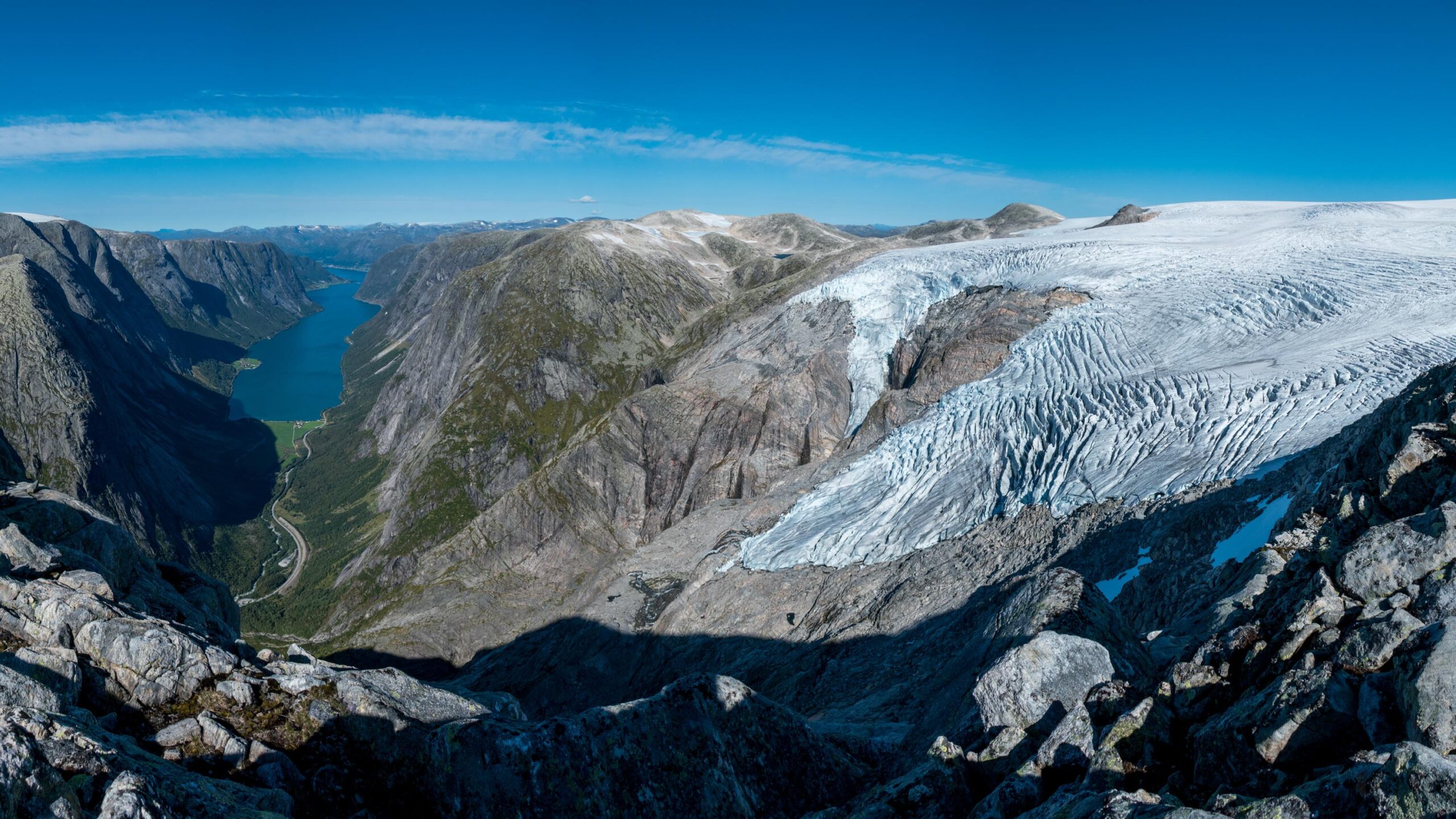 De Lundabreen boven het Kjøsnesfjorden, augustus 2021.