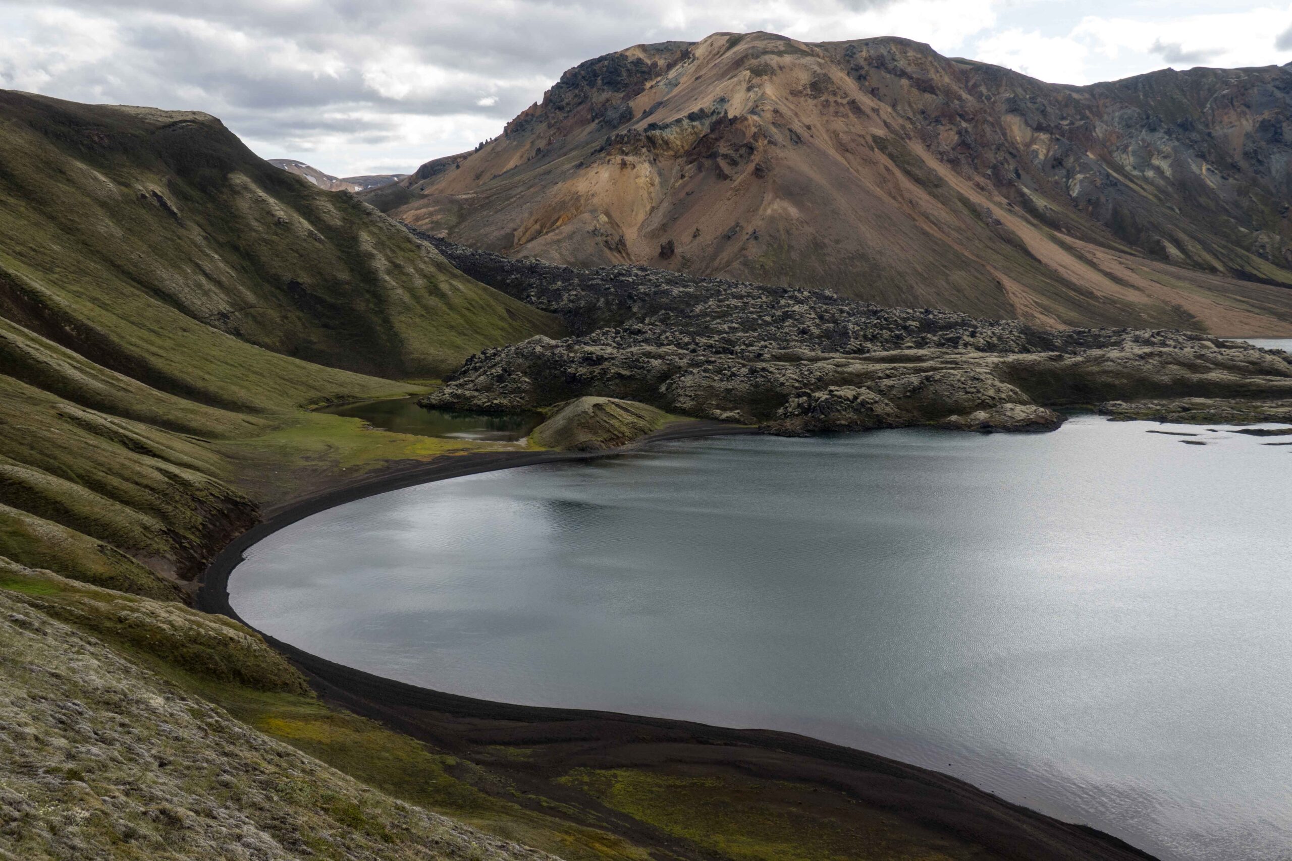 Het lavaveld Námshraun uit 1477 ligt deels in het Frostastaðavatn.