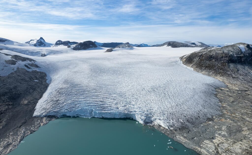 Luchtfoto van de Austdalsbreen, september 2021. Fotograaf: CoronaViking via Flickr.