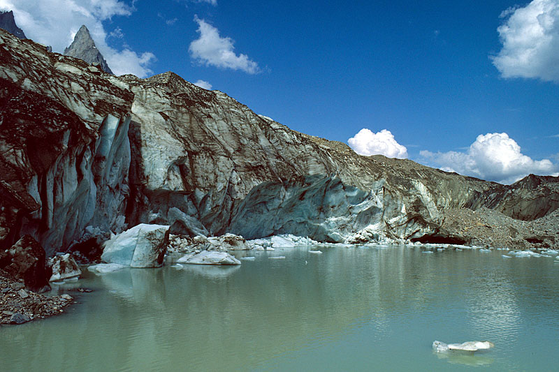 Calving side of Glacier du Miage in 1982. Source: swisseduc.ch.