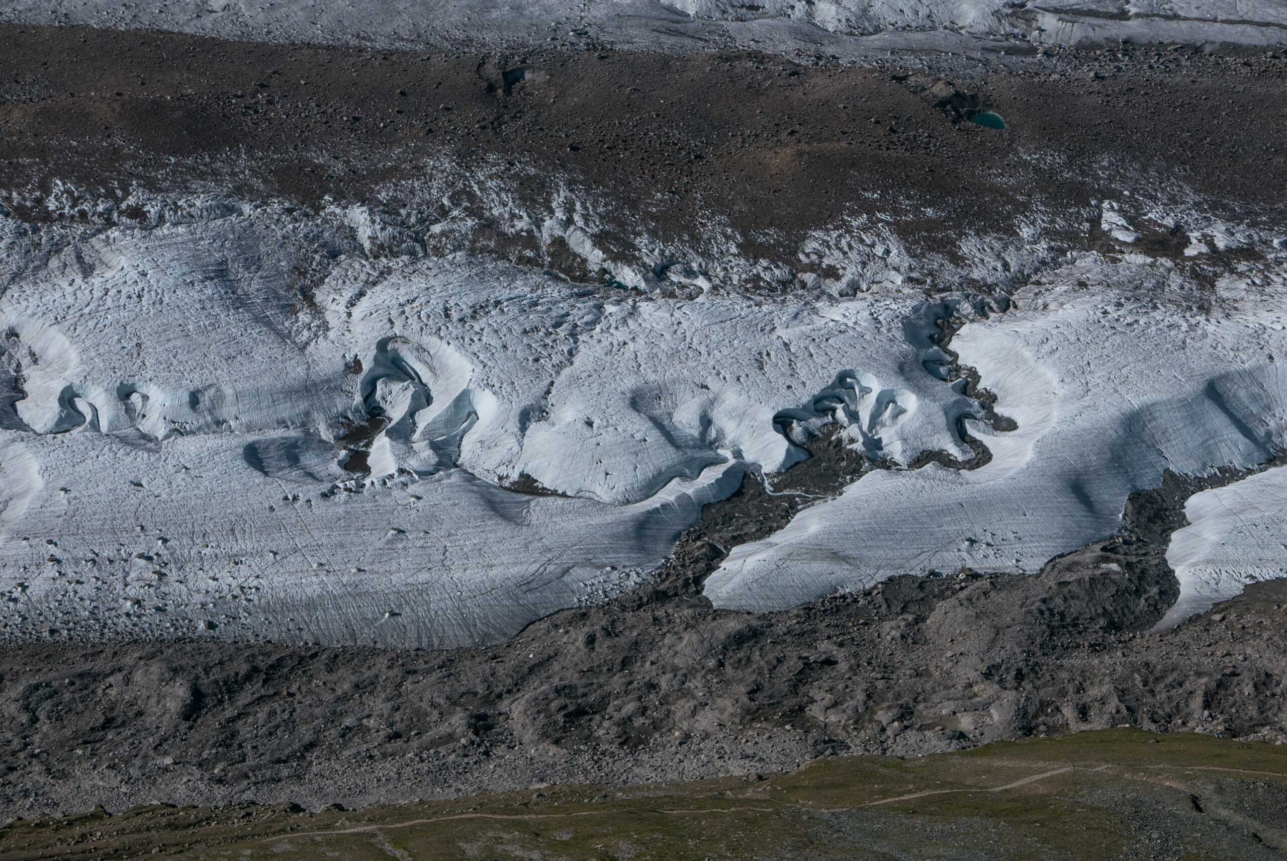 Smeltwaterrivieren op de Gornergletscher, juni 2022.