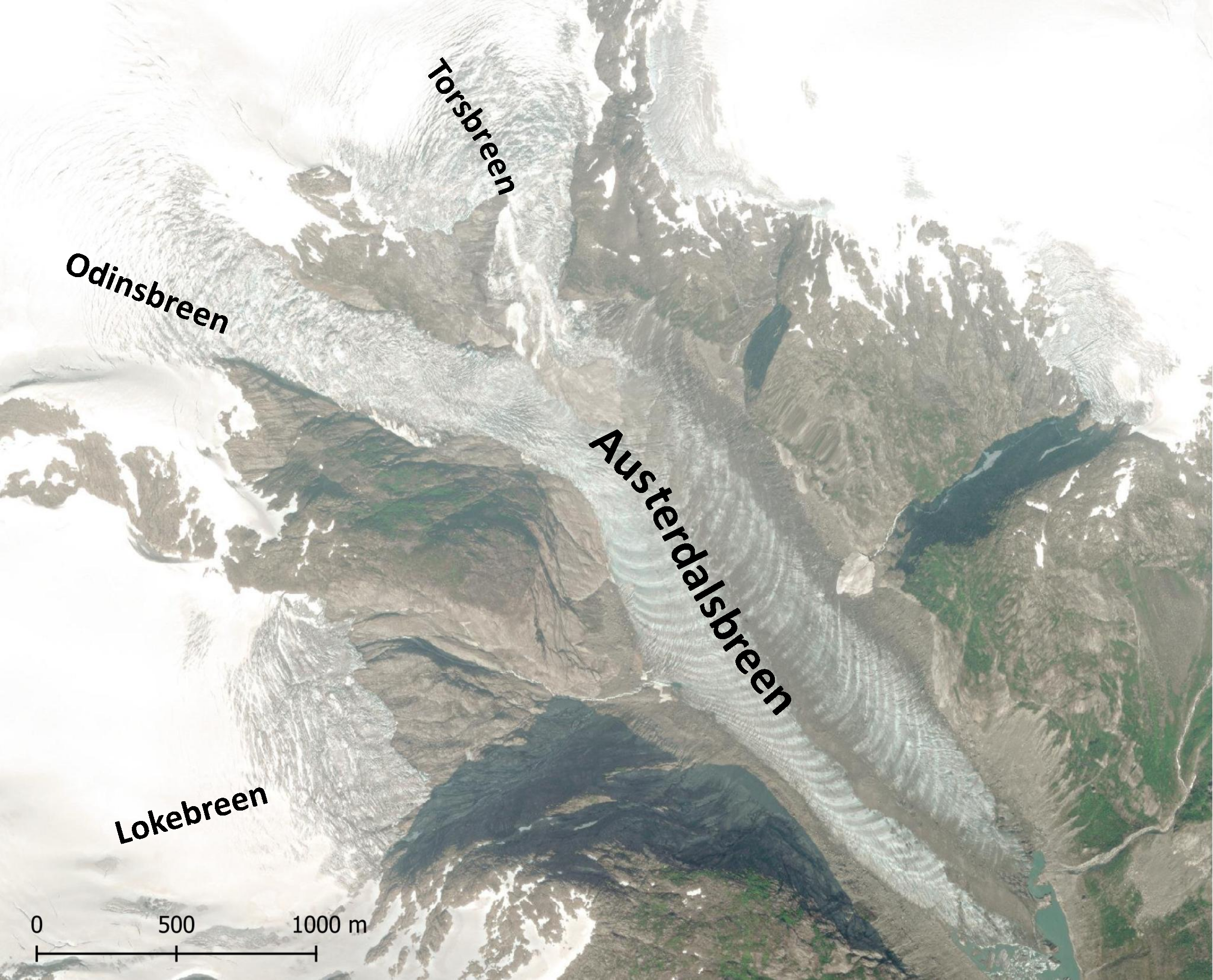 Satellietbeeld van de Austerdalsbreen in 20211 met namen van de ijsvallen.