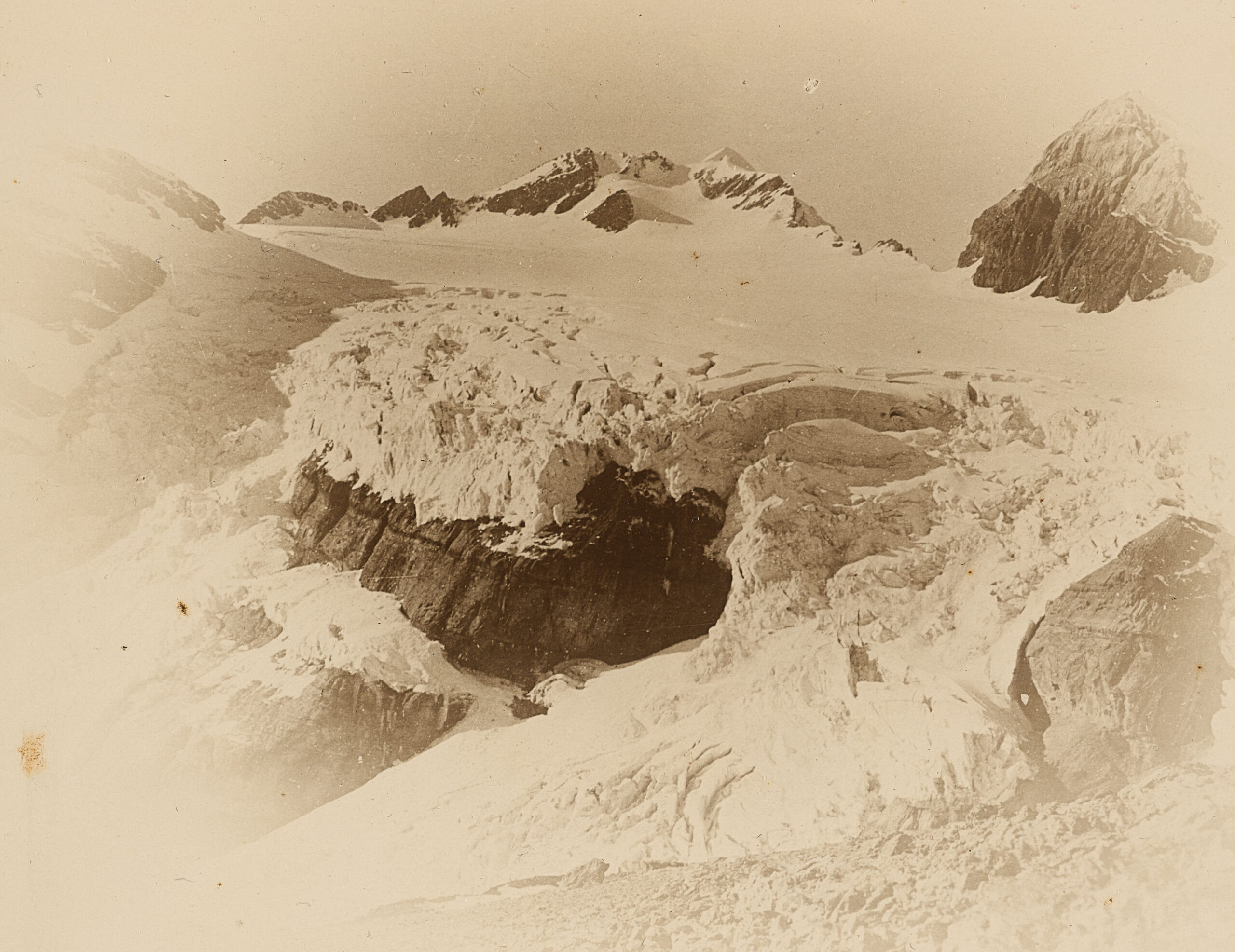 Het hogere deel van de Claridenfirn in 1898. Bron: Bibliotheek ETH Zürich, foto Ans_15809-002-AL.