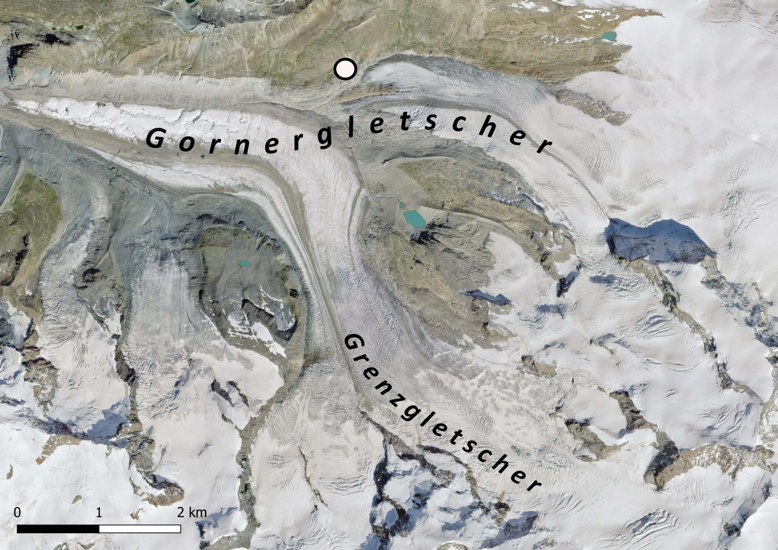 Luchtfoto van de Gorner- en Grenzgletscher. De stip mid-boven geeft de locatie van de recessiemorenes aan.
