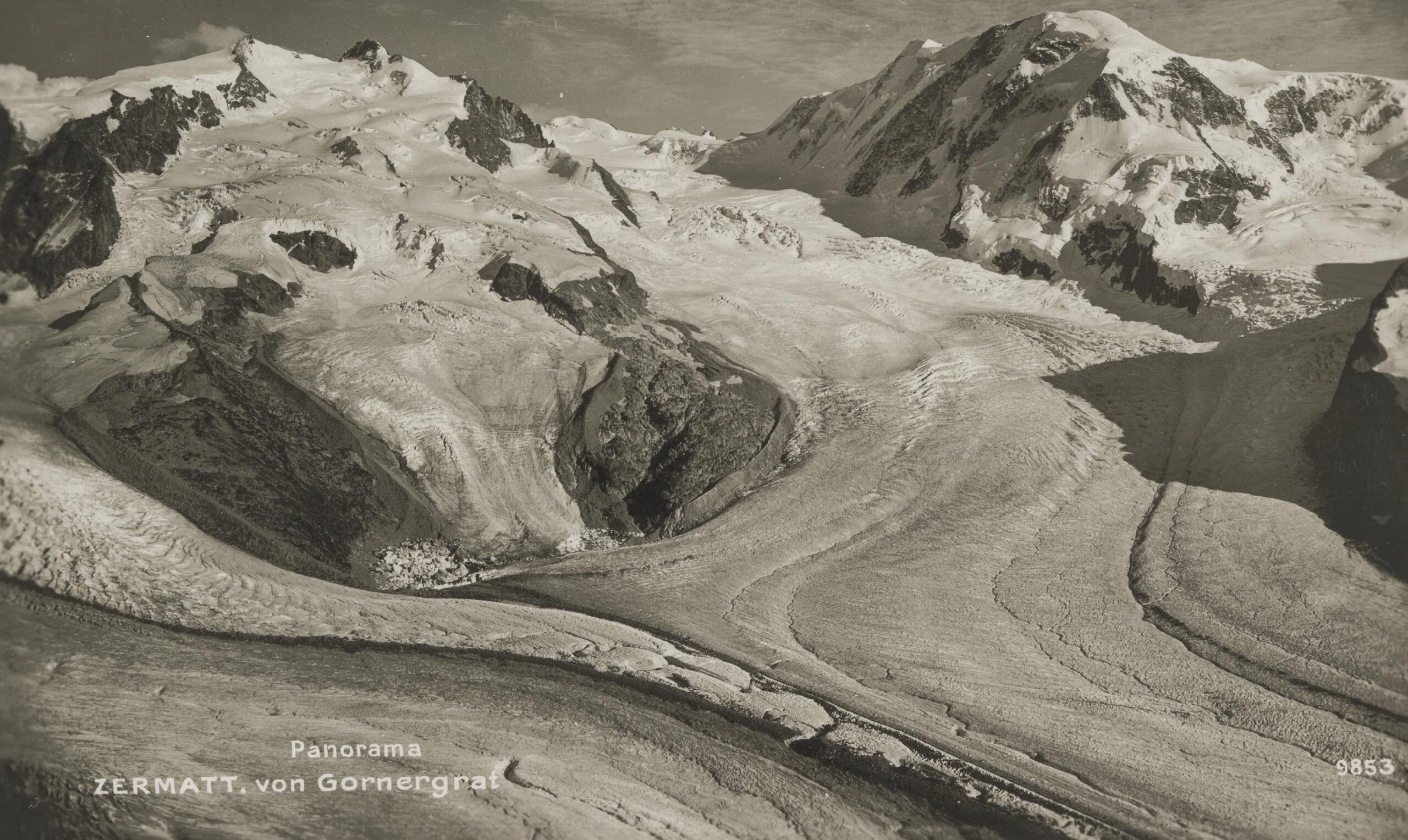 De Gornergletscher in ca. 1920 (links) en 2022. Bron 1920: Bibliotheek ETH Zürich, foto PK_018095.