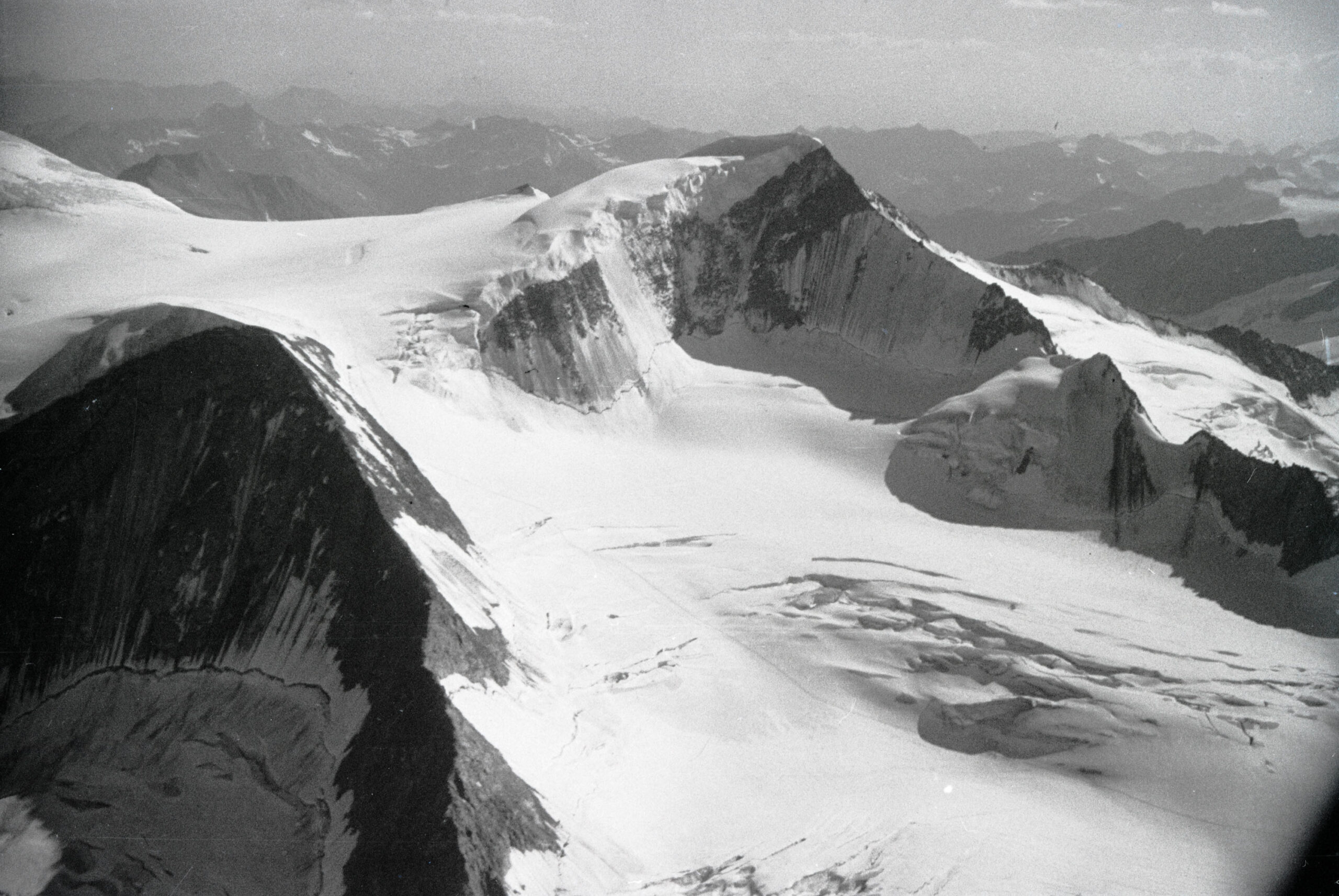 De Grossvenediger in 1932 vanuit een vliegtuig. Fotograaf: Walter Mittelholzer, collectie Bibliotheek ETH Zürich foto LBS_MH02-10-0013.