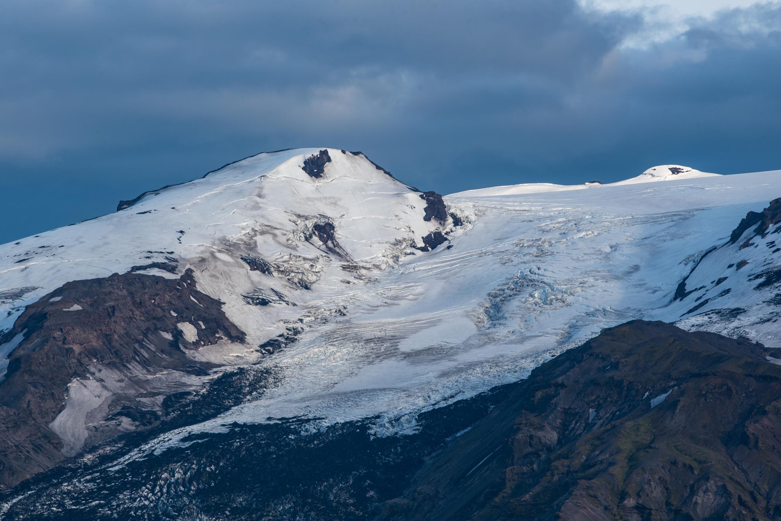 De Gígjökull stroomt uit de krater van de Eyjafjallajökull.