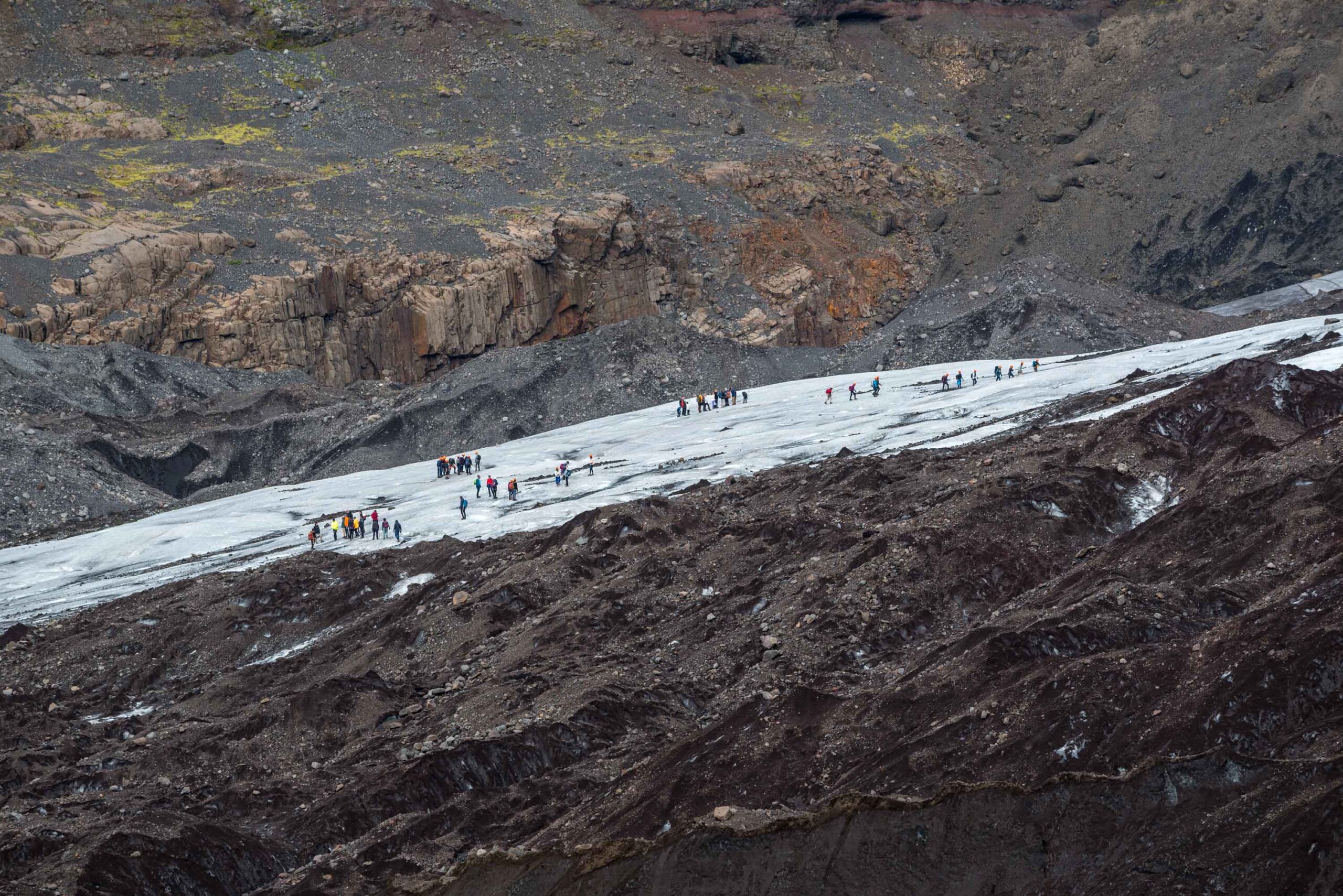 Veel groepen op de Falljökull.