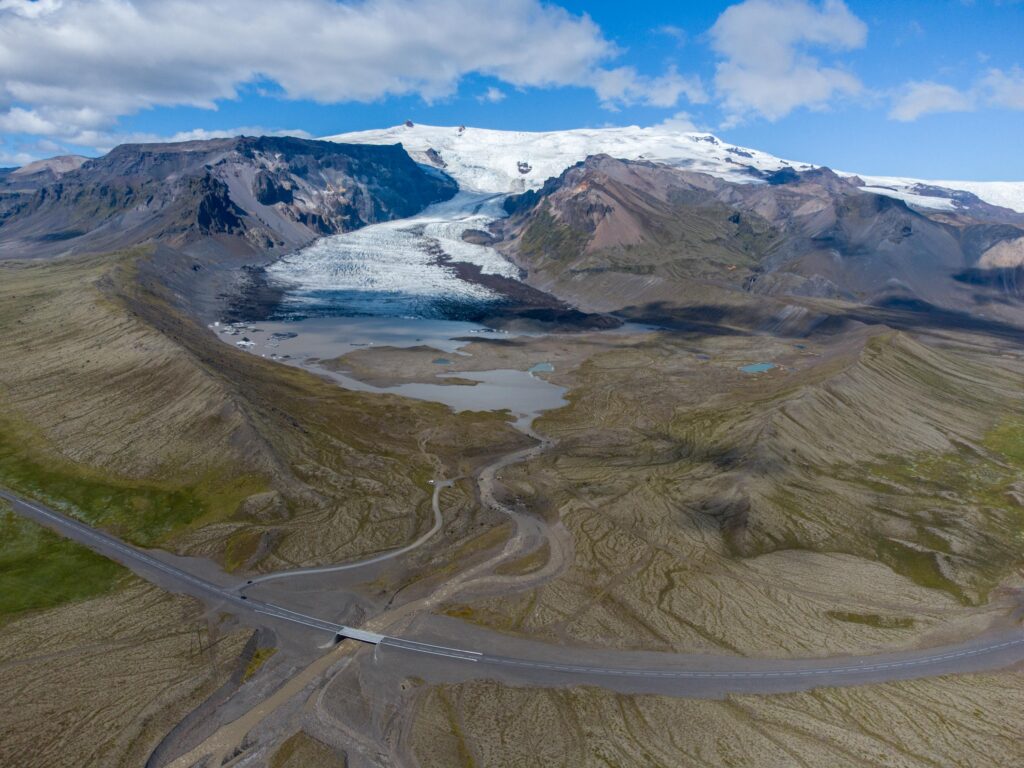 High moraine ridges surround the glacier snout, August 2023.