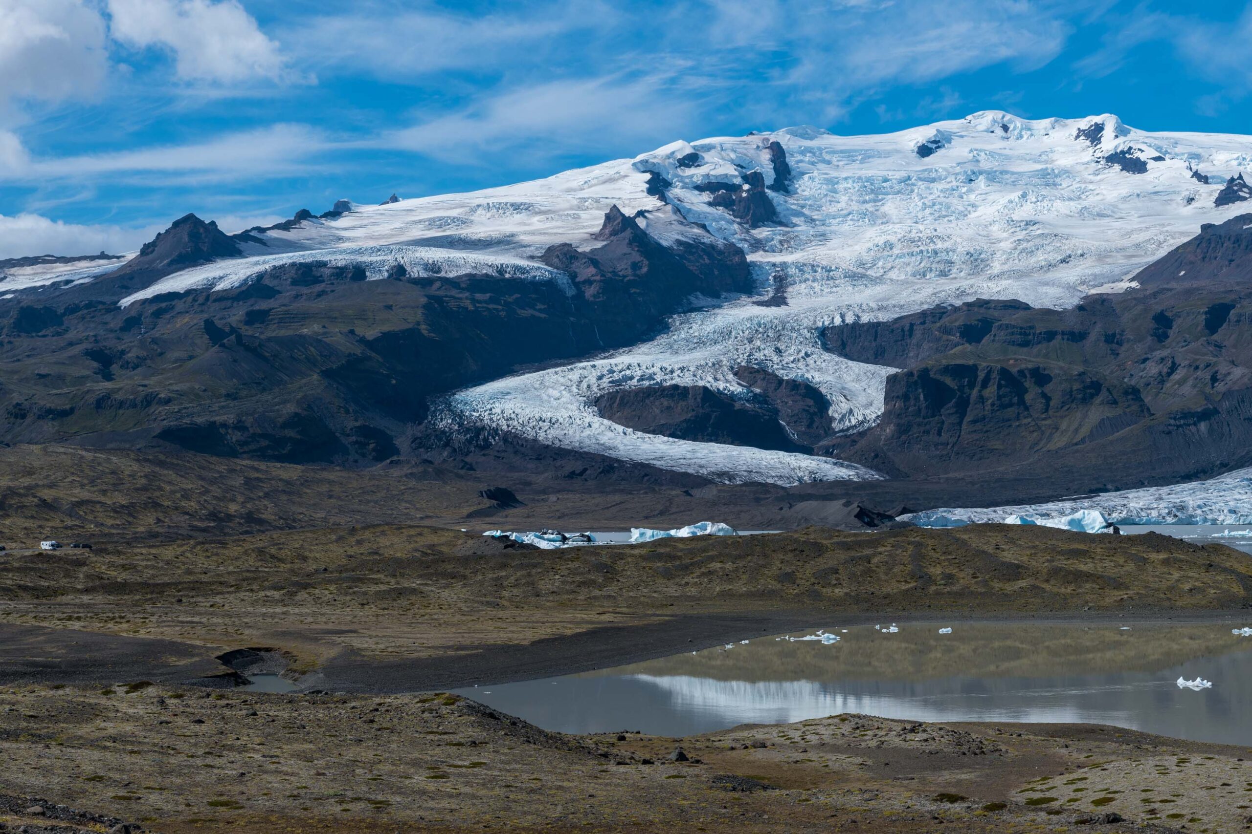 Kvískerjajöklar (linksboven) op de Öræfajökull, augustus 2023.