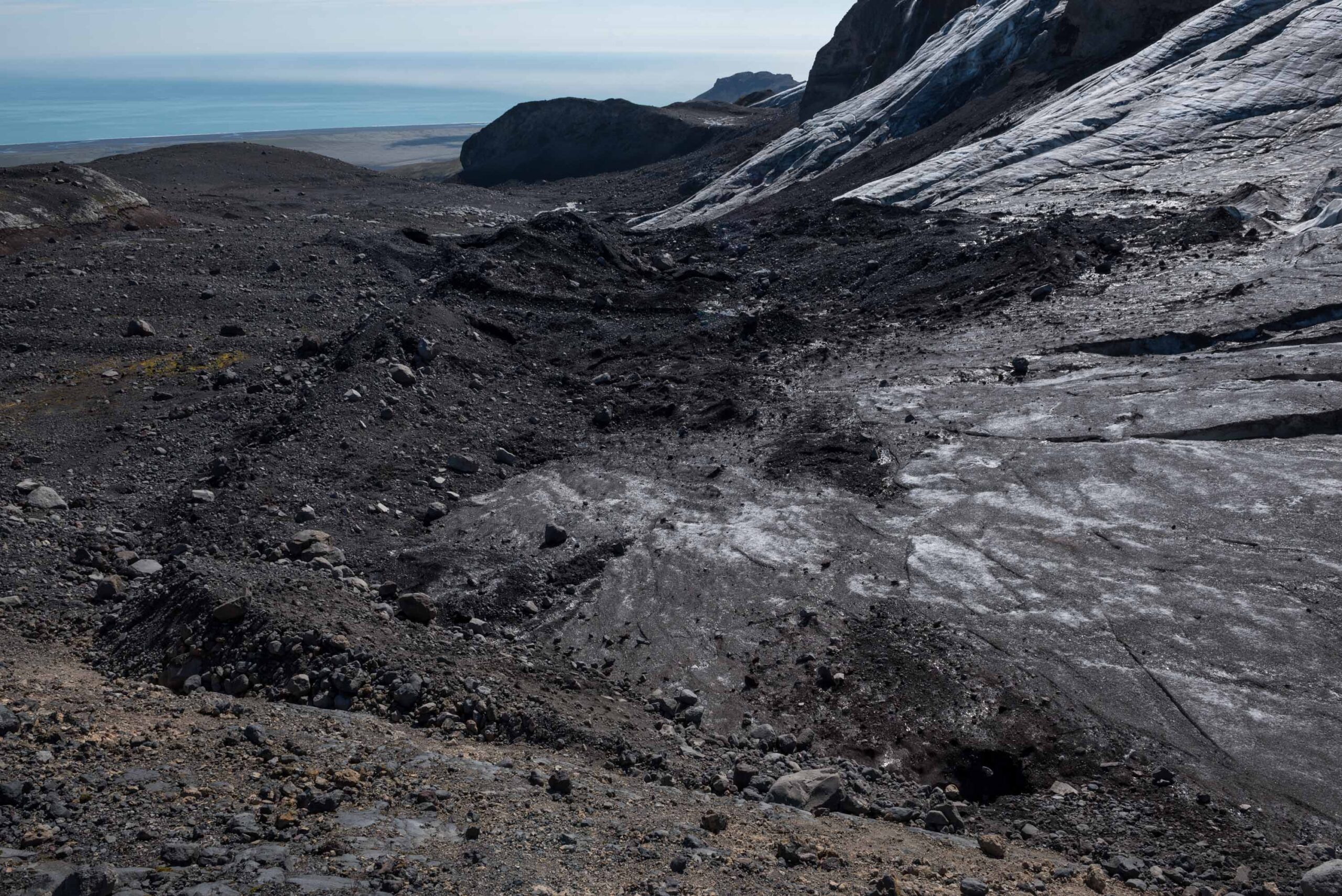 Een nieuwe morene ontstaat voor de noordelijke Kvískerjajökull, augustus 2023.