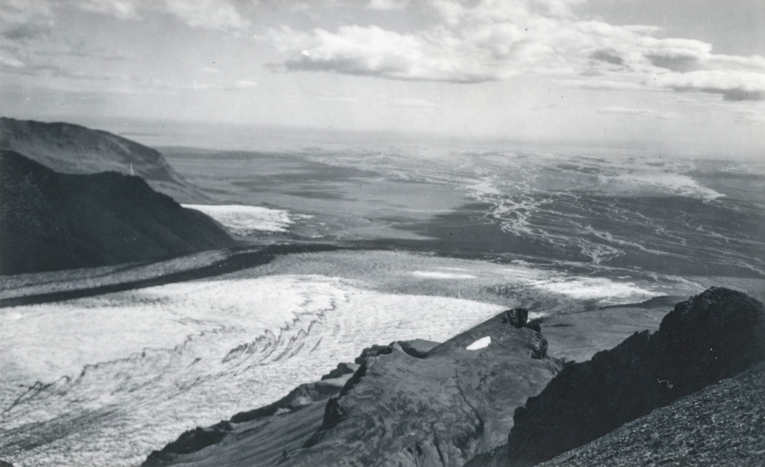 Skaftafellsjökull in 1942. Fotograaf: Ingólfur Ísólfsson, Jöklarannsóknafélag Íslands.