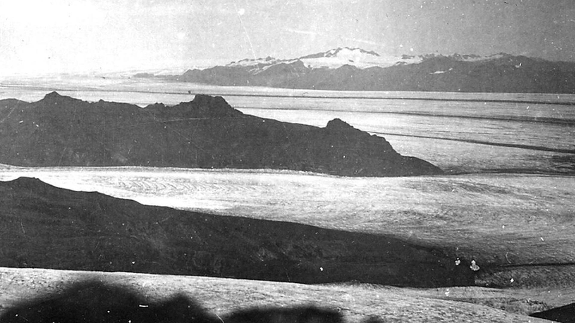 Fjallsjokull I(midden) en Breiðamerkurjökull (achter), circa 1937. Bron: icelandicglaciers.is.