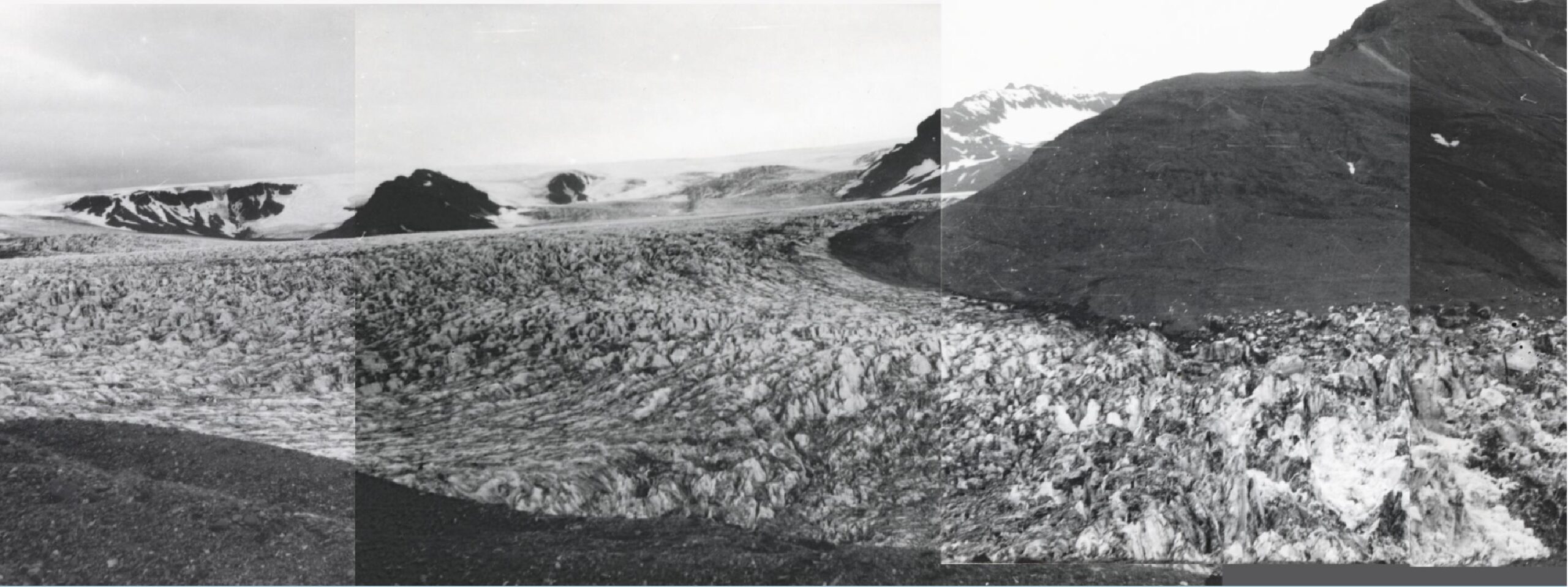 Heinabergsjökull at the entrance of Vatnsdalur with the drained lake to the right, 1938. Photo: Sigurdur Thorarinsson, Jöklarannsóknafélag Íslands.