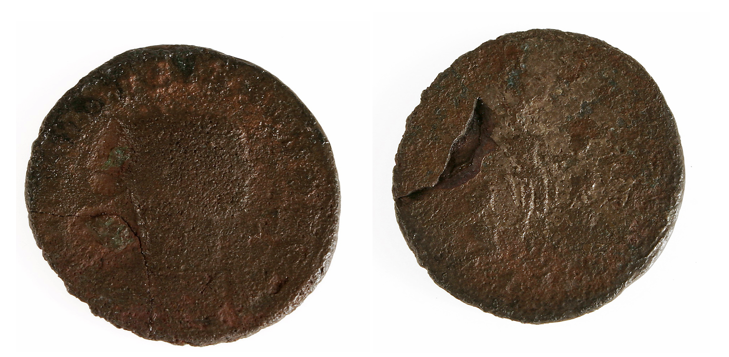 Front and back of the Roman coin that was found at Bragðavellir in 1905. It is 2 cm in diameter. Collection: National Museum of Iceland.