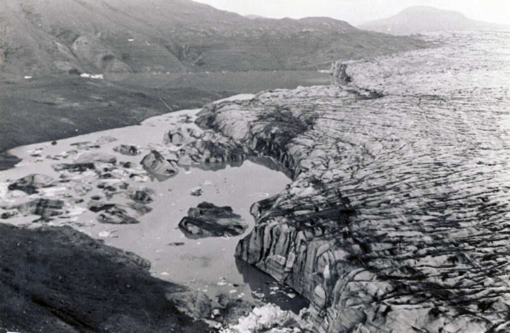 De gletsjermeren Múlavatn en Gjávatn (achtergrond) in 1936-1938. Foto: Sigurður Þórarinsson, Jöklarannsóknafélag Íslands.