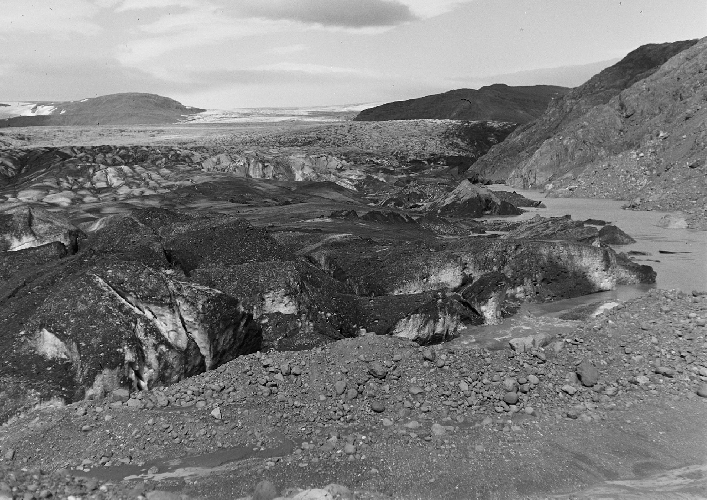 Hoffellsjökull in 1953. Photograph: Björn Björnsson, Þjóðminjasafni Íslands nr. BB1-1879.