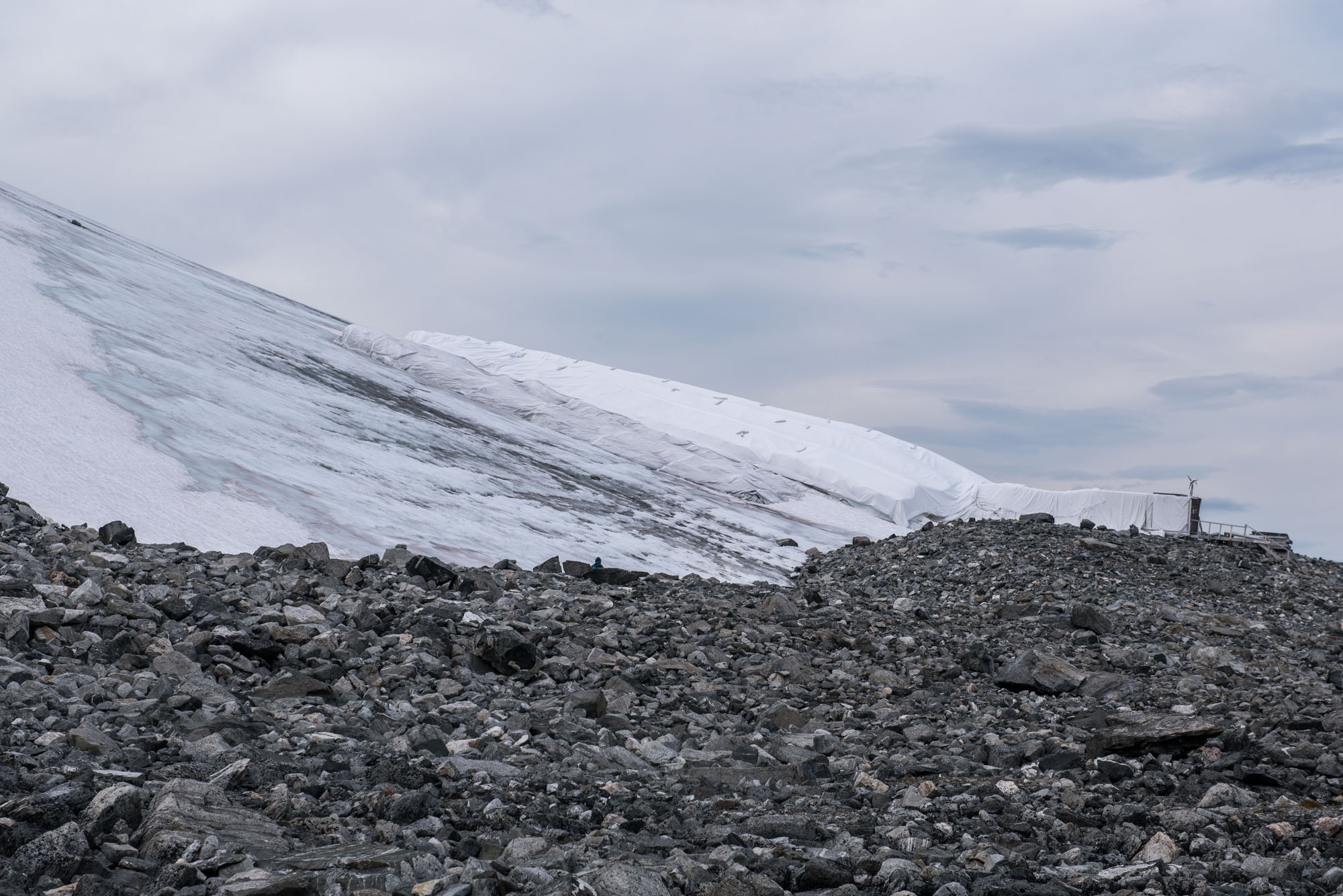 Entrance of the ice tunnel at lower end of Juvfonne.