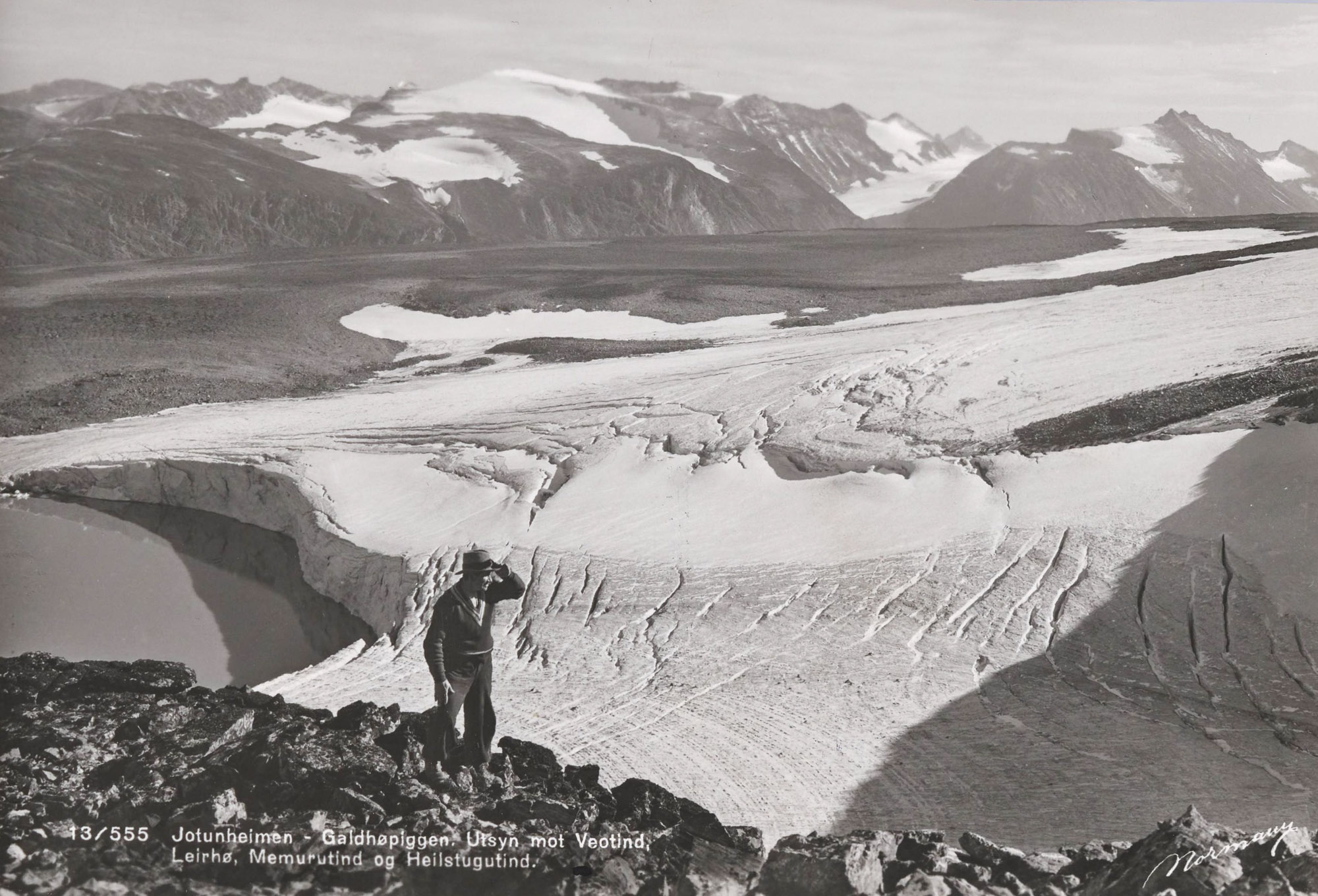 Vesljuvbreen and Kjelbreen in ca. 1940. Source: National Library of Norway, 'Postkort fra Jotunheimen [bilde 135]'.