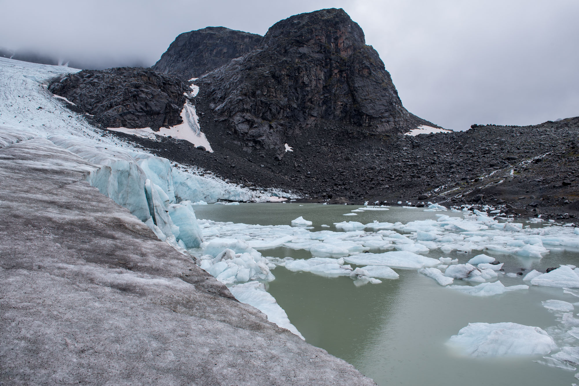 The proglacial lake at Leirungsbrean, August 2024.