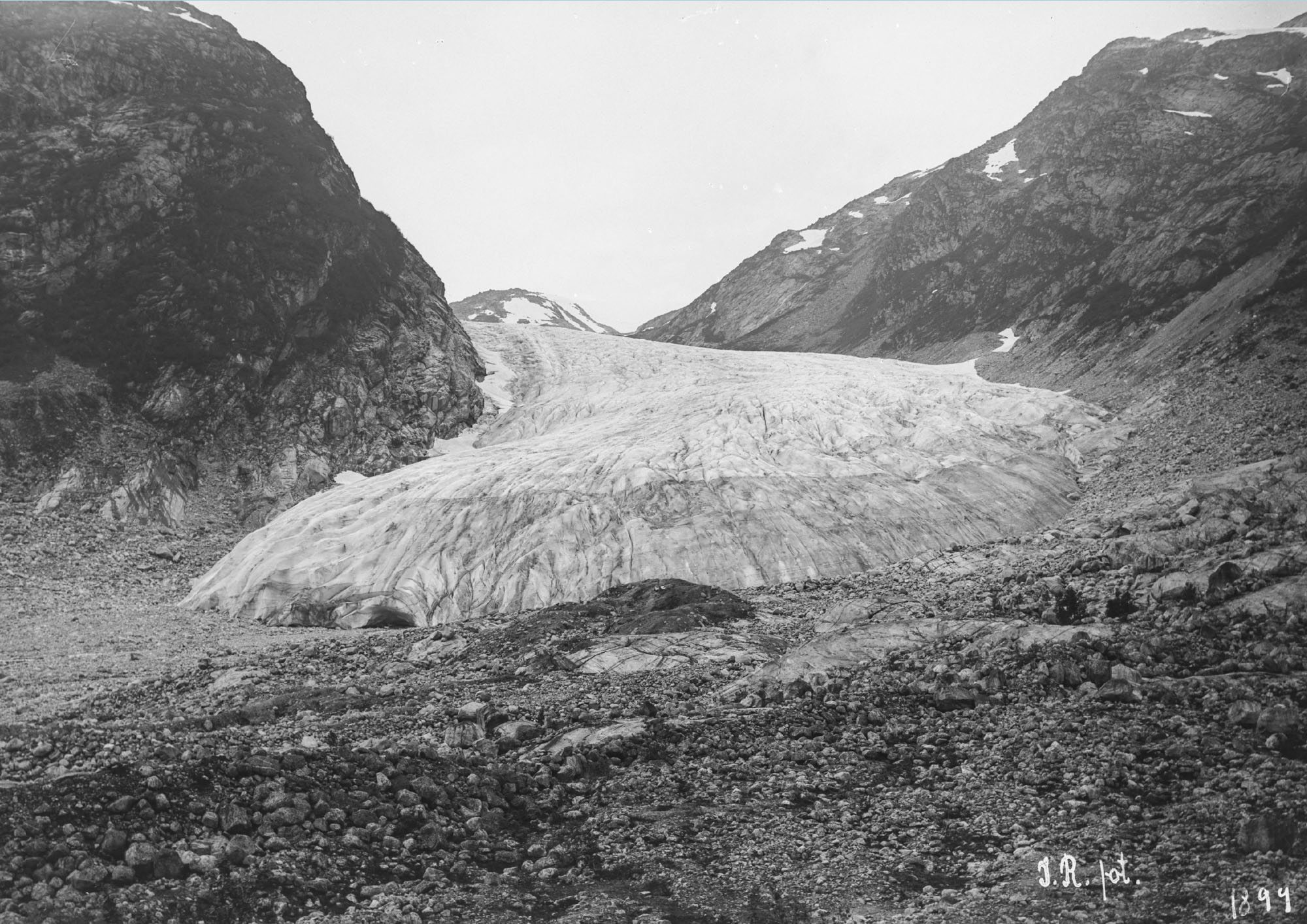 Fåbergstolsbreen in 1899 by John Rekstad. Source: University of Bergen Library ubb-jr-129-015.