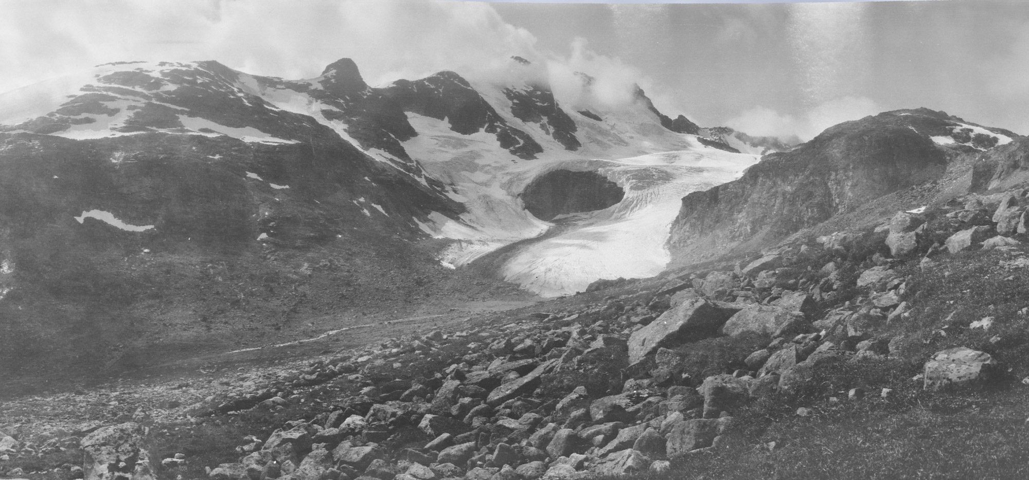 Gjertvassbreen in 1919. Photographer: Jørgen Grundtvig-Olsen, collection University of Bergen Library photo ubb-go-a-0698.