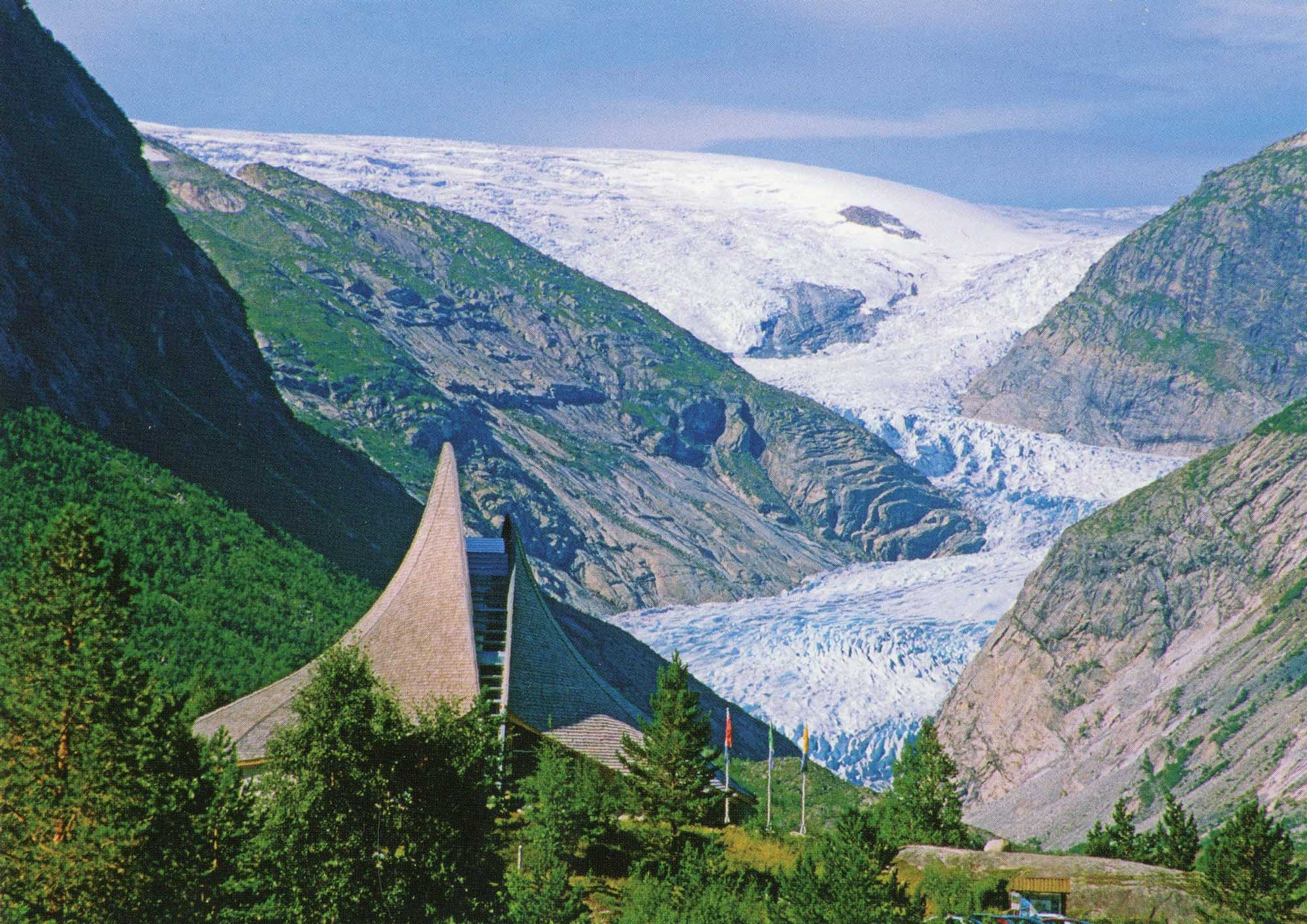 Breheimsenteret with Nigardsbreen circa 2000.