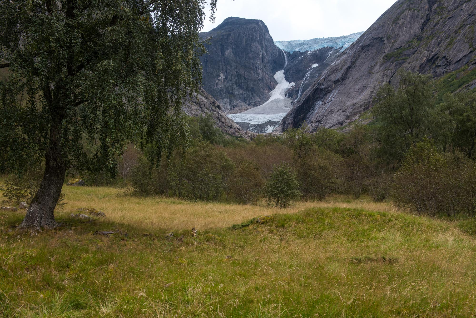 Brenndalsbreen in Brenndalen valley.