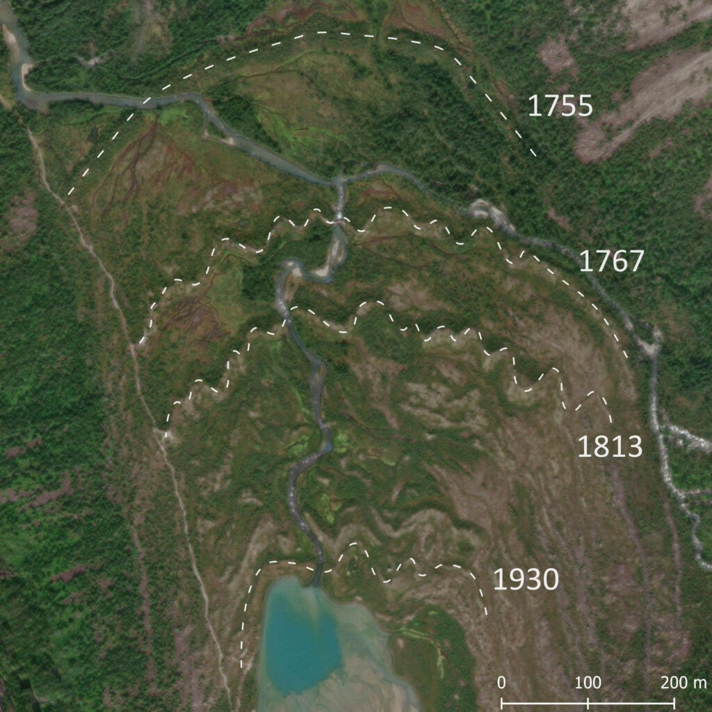 Satellietbeeld (2021) van het Bødalen met de duidelijkste morenes en hun ouderdom.