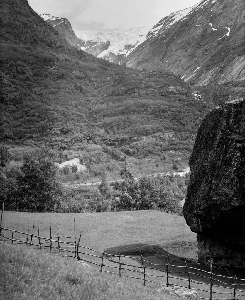 The hanging valley of Brenndalen seen from Oldedalen, 1935-1950. Chunks of ice fell down here until 1800. Source: National Library of Norway photo FNR_02659.