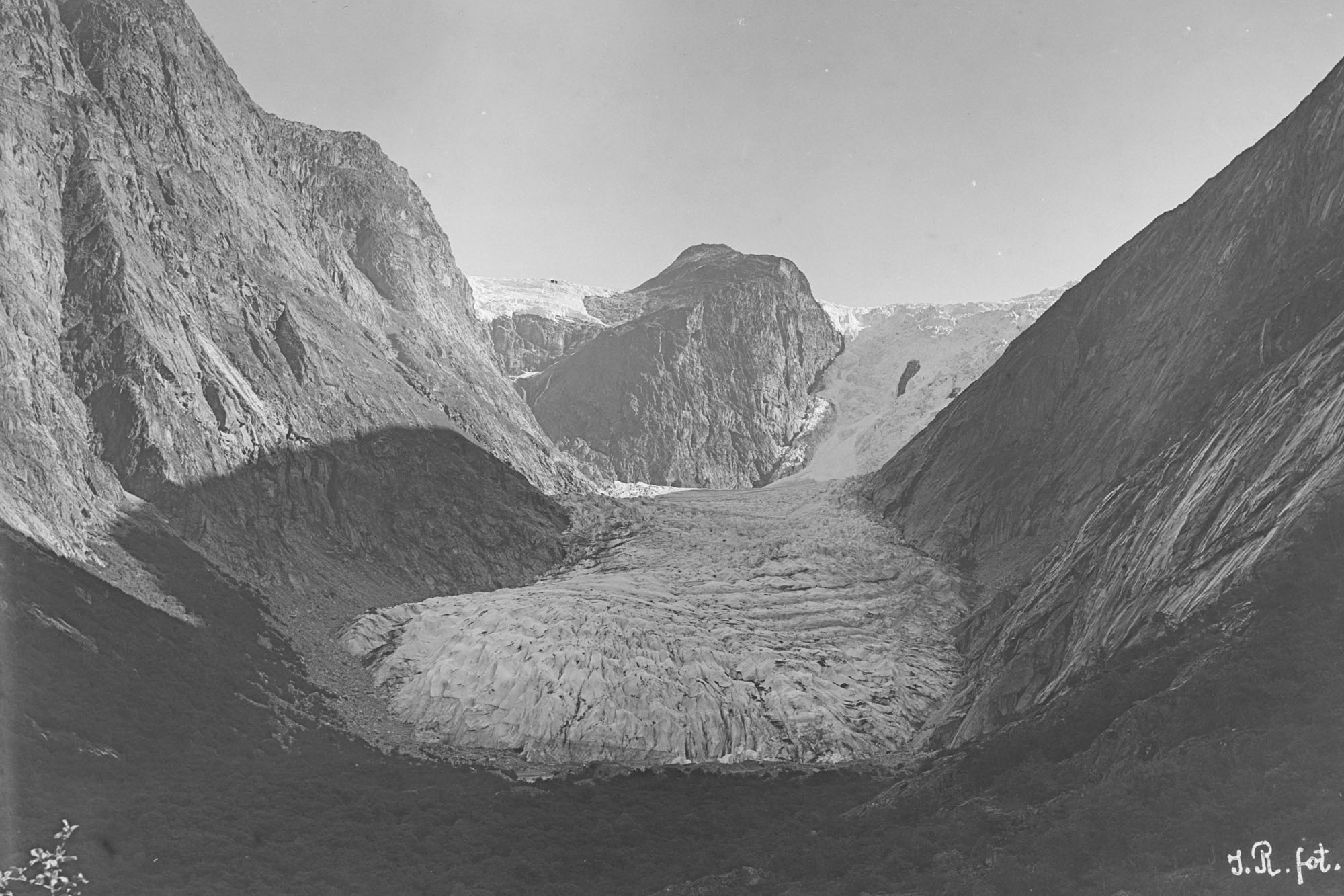 Brenndalsbreen in 1900 by John Berhanrd Rekstad, Bergen University Library photo ubb-jr-131-016.