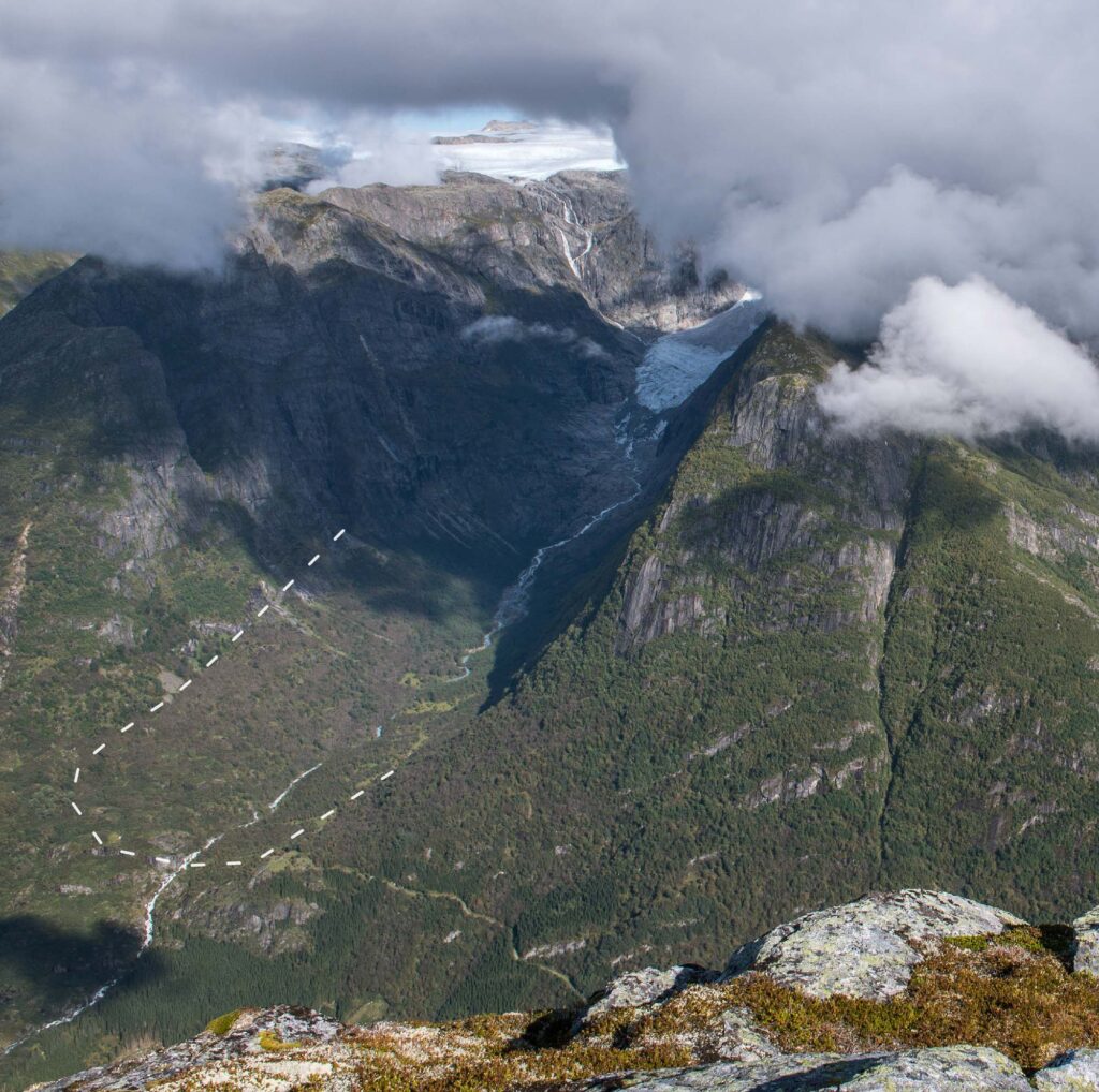 Outlined size of Brenndalsbreen in the period 1740-1800.