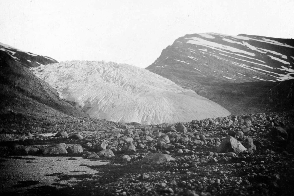 Haugabreen ca. 1890-1910 by M. Ebeling, Geological Survey of Norway photo archive NGU001316.